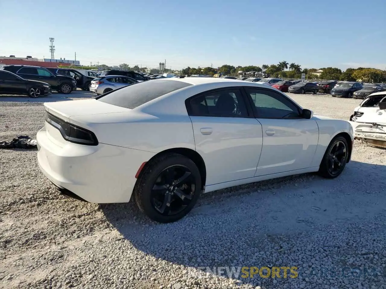 3 fotografías del automóvil dañado 2C3CDXAT1KH585371 DODGE CHARGER 2019