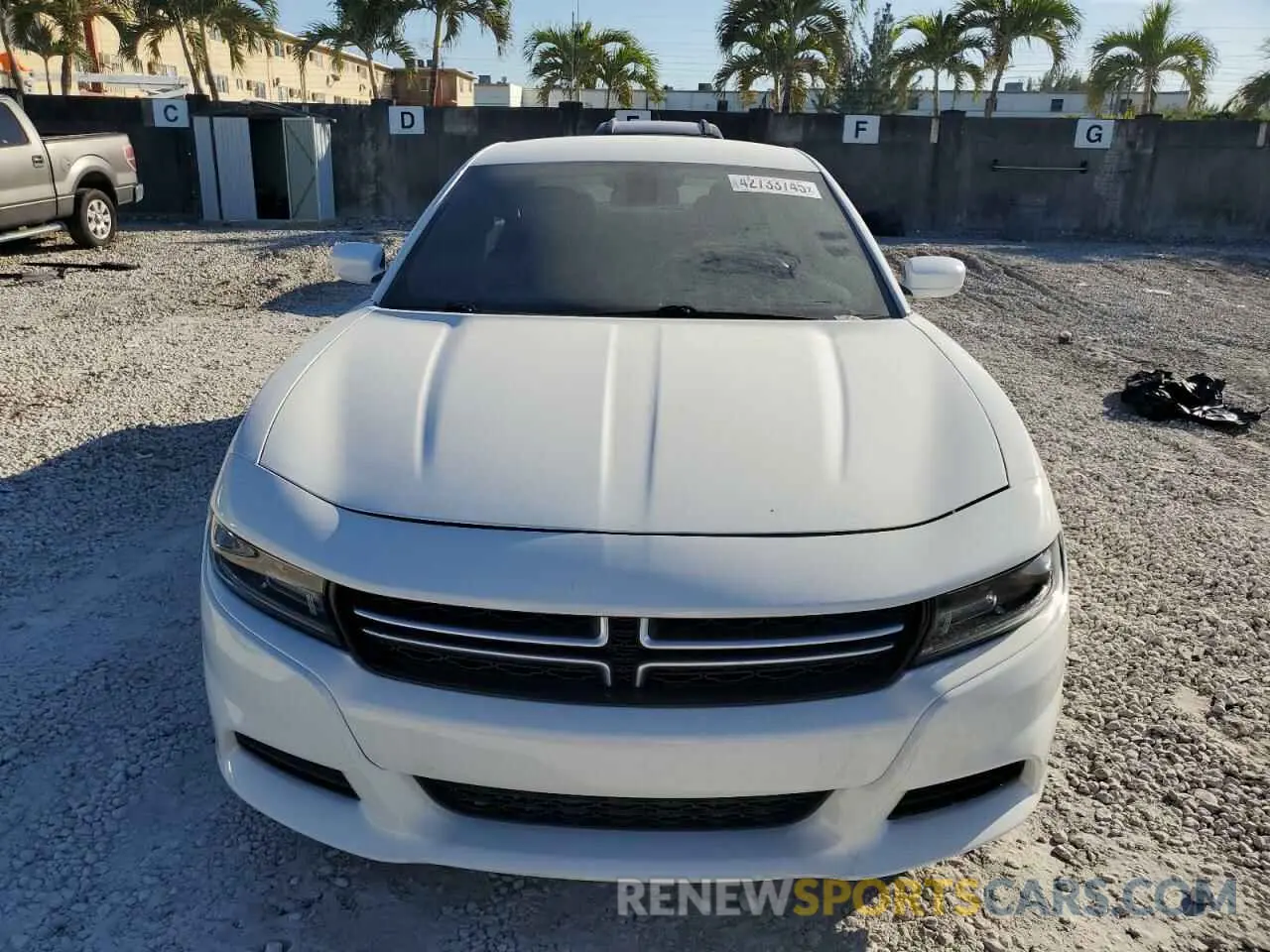 5 fotografías del automóvil dañado 2C3CDXAT1KH585371 DODGE CHARGER 2019