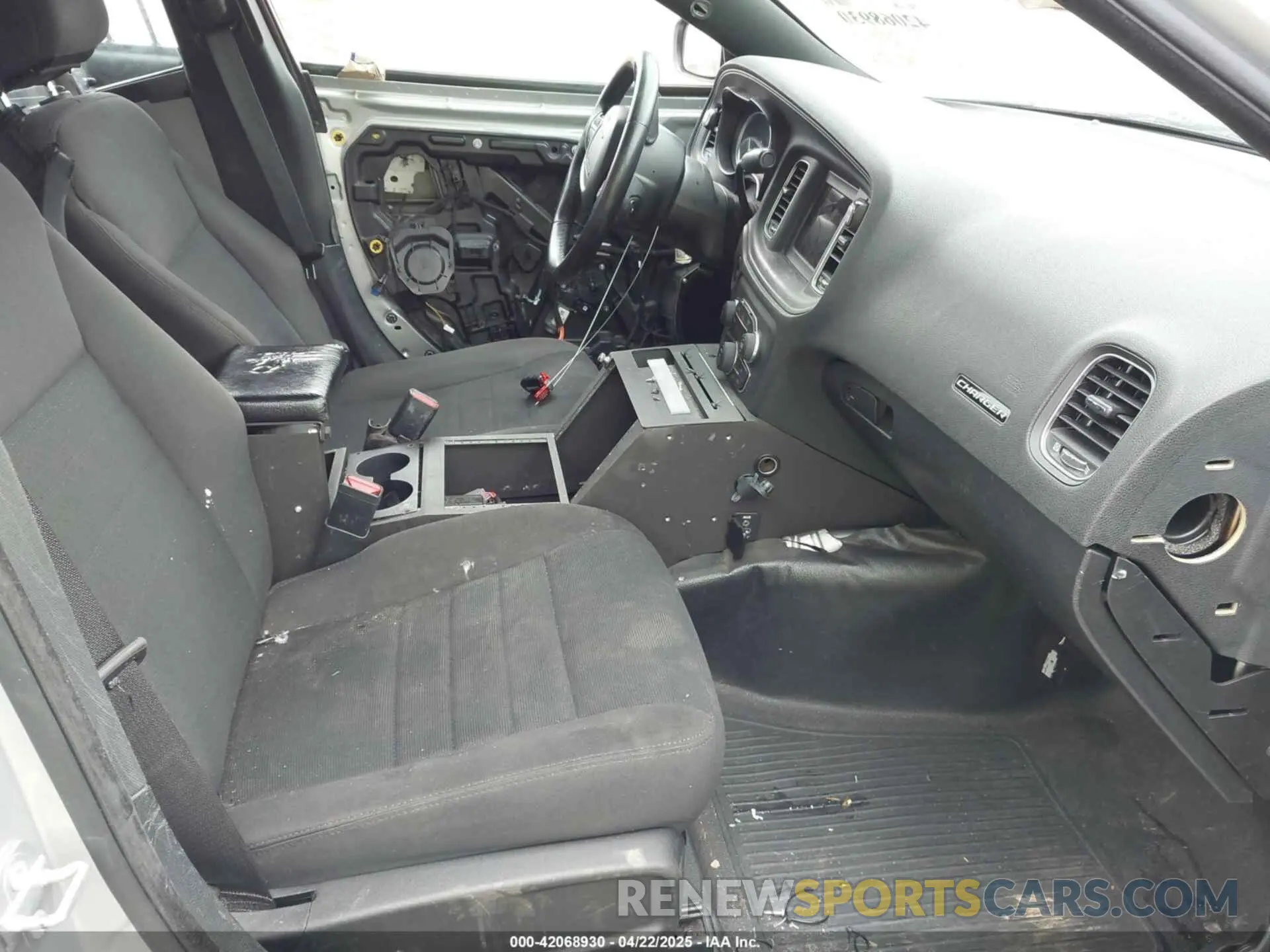 5 fotografías del automóvil dañado 2C3CDXAT2KH558292 DODGE CHARGER 2019
