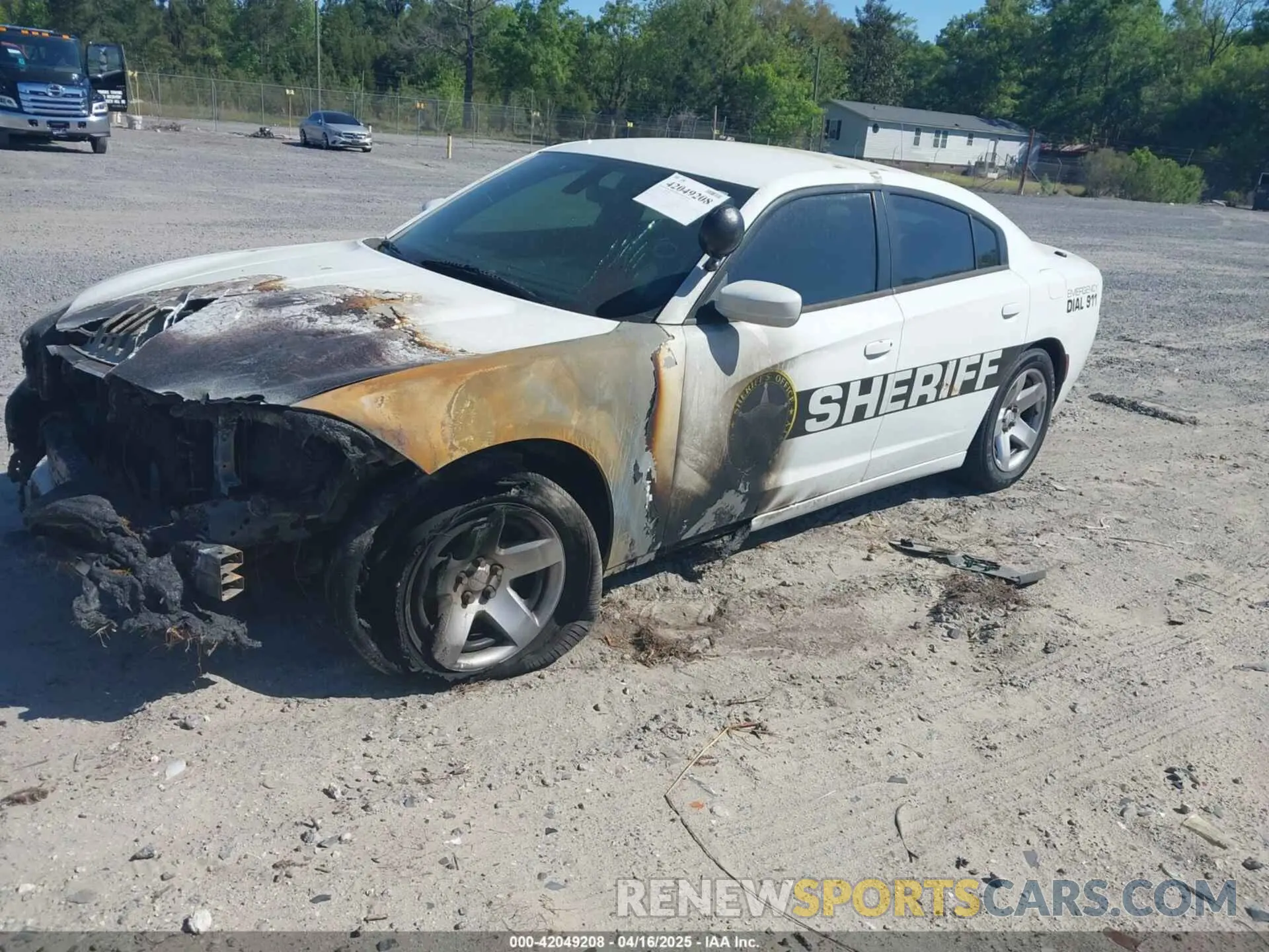 2 fotografías del automóvil dañado 2C3CDXAT9KH644876 DODGE CHARGER 2019