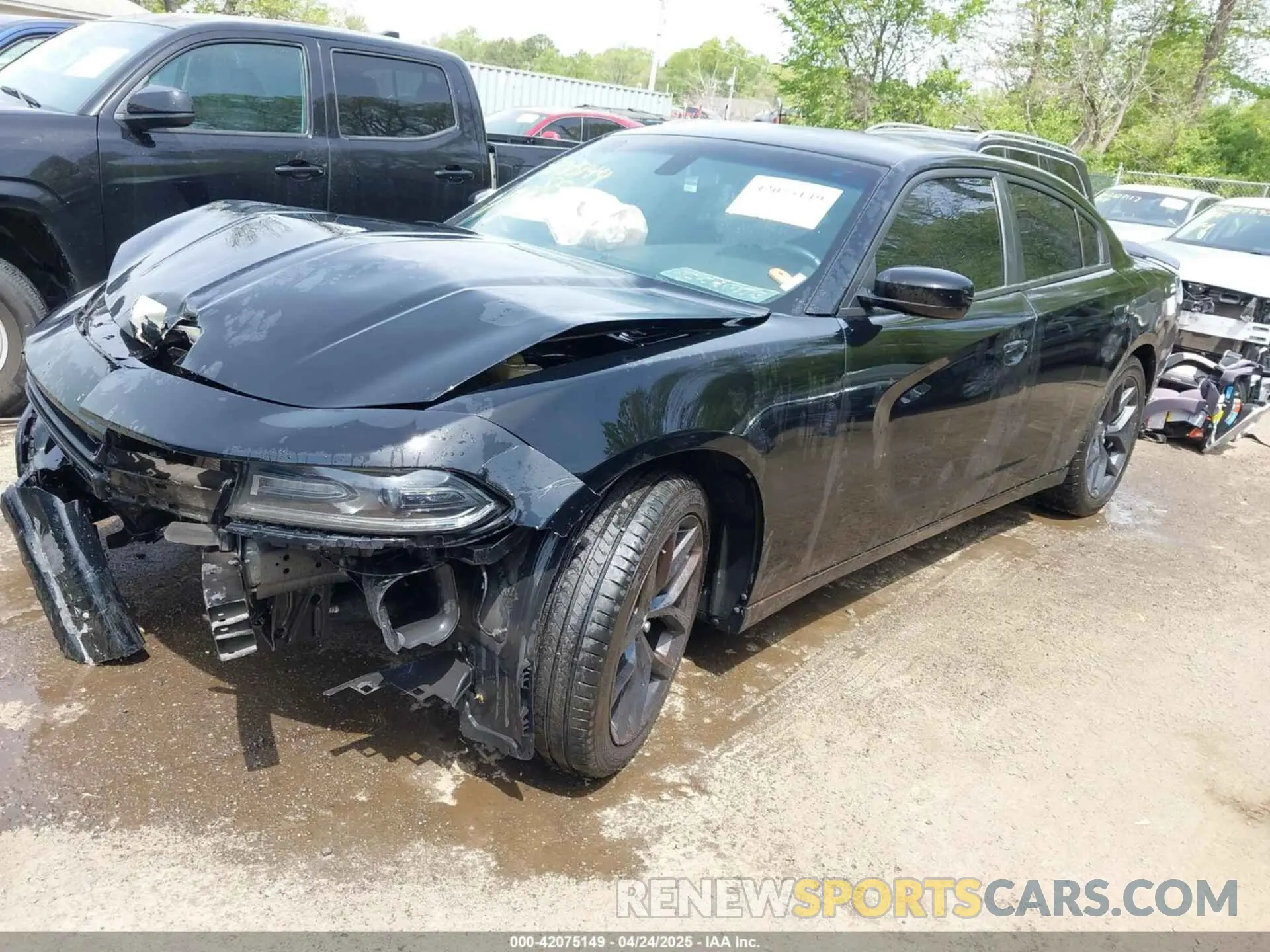 2 fotografías del automóvil dañado 2C3CDXBG0KH502899 DODGE CHARGER 2019