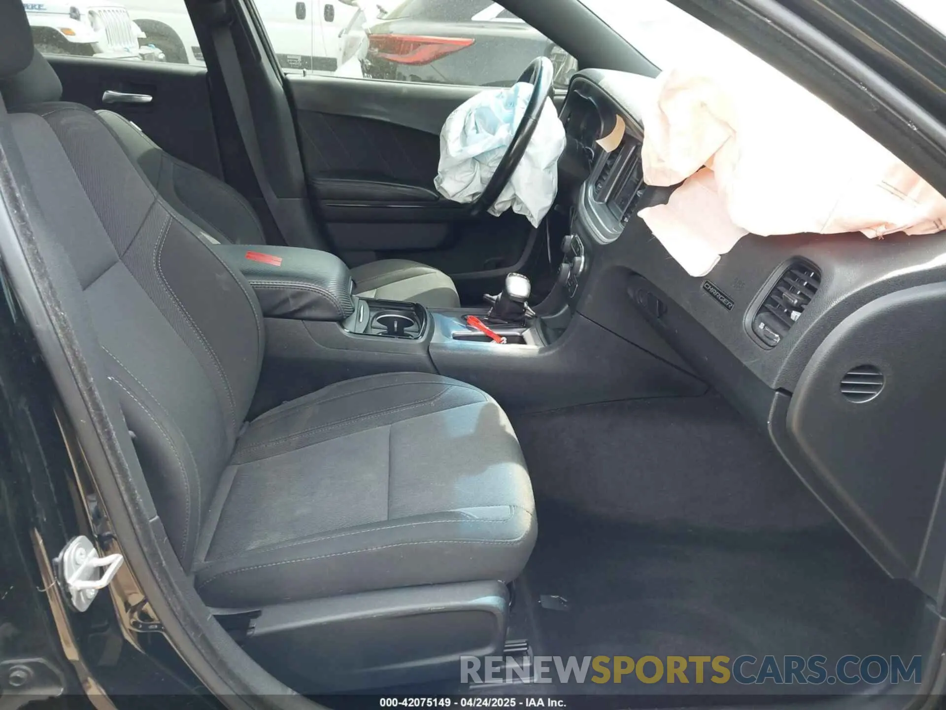 5 fotografías del automóvil dañado 2C3CDXBG0KH502899 DODGE CHARGER 2019