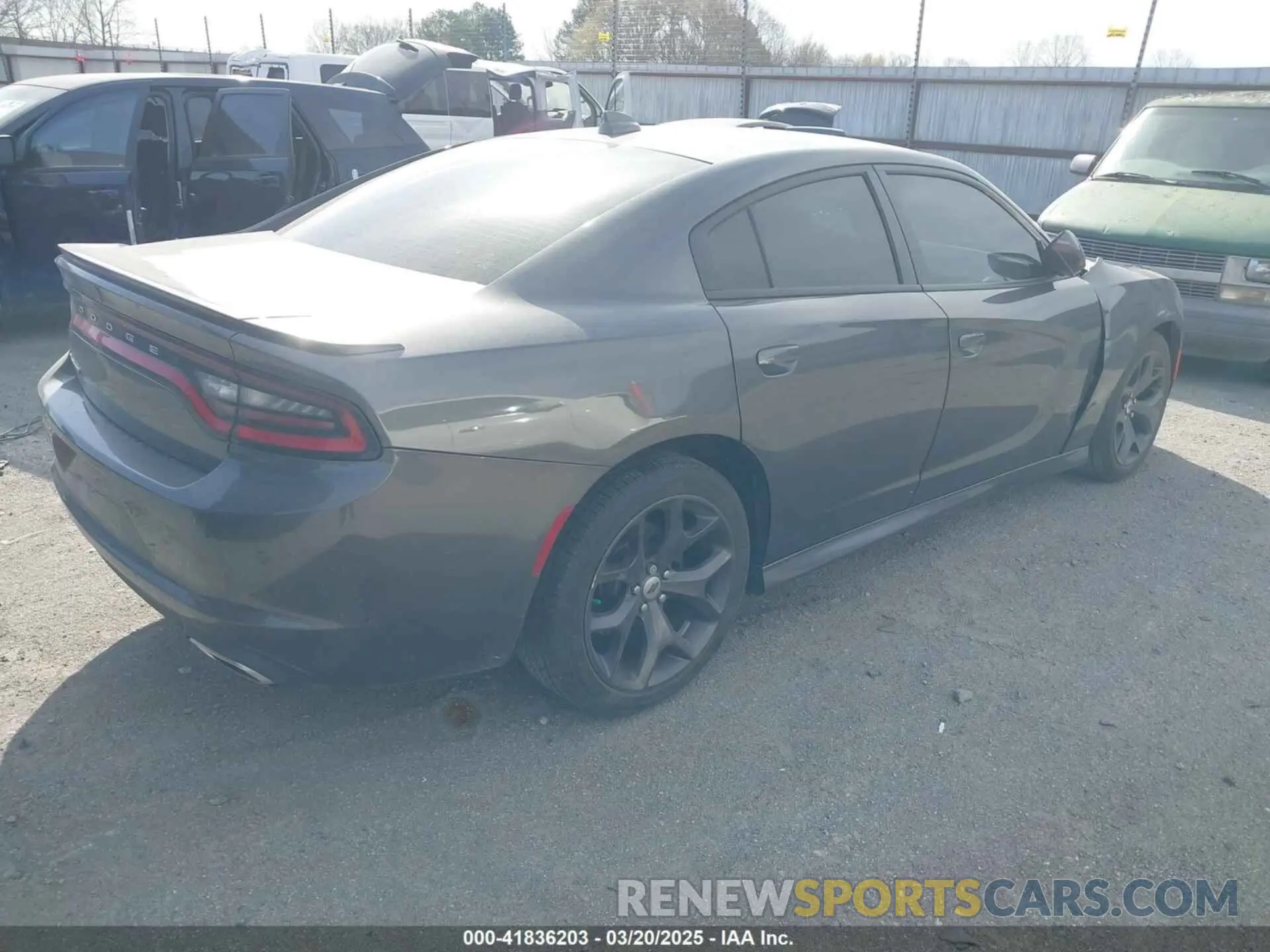 4 fotografías del automóvil dañado 2C3CDXBG0KH678707 DODGE CHARGER 2019