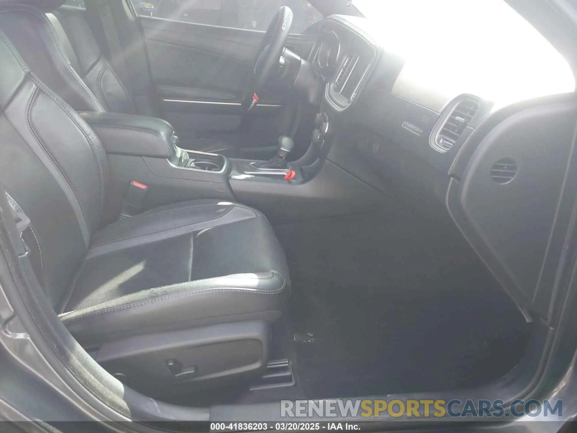 5 fotografías del automóvil dañado 2C3CDXBG0KH678707 DODGE CHARGER 2019