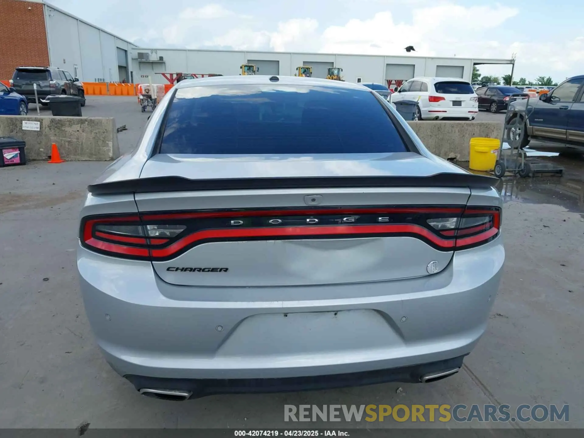 17 fotografías del automóvil dañado 2C3CDXBG1KH615387 DODGE CHARGER 2019