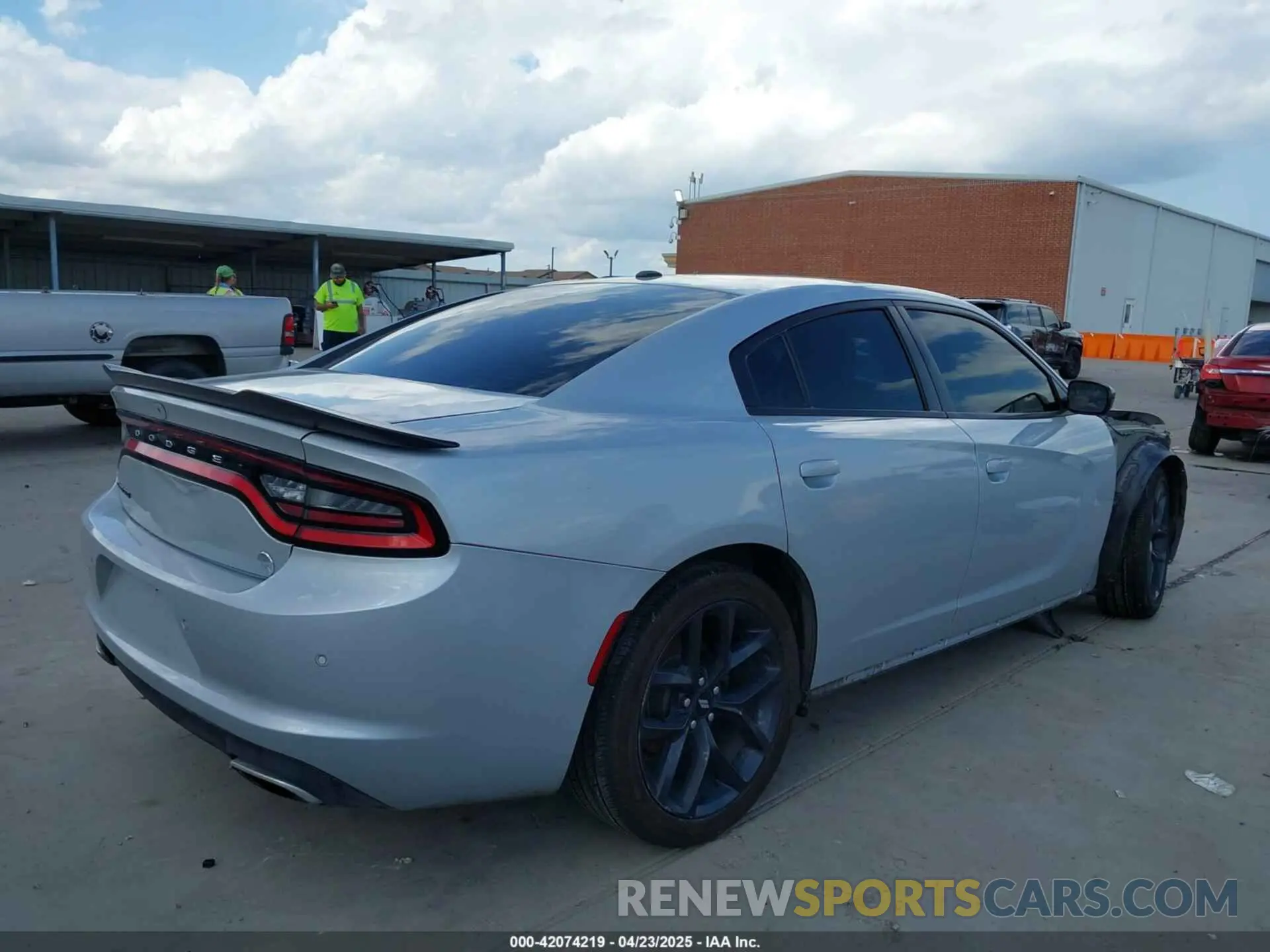 4 fotografías del automóvil dañado 2C3CDXBG1KH615387 DODGE CHARGER 2019