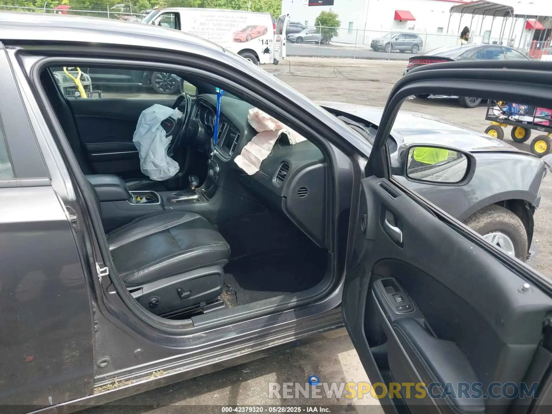 5 fotografías del automóvil dañado 2C3CDXBG1KH711665 DODGE CHARGER 2019
