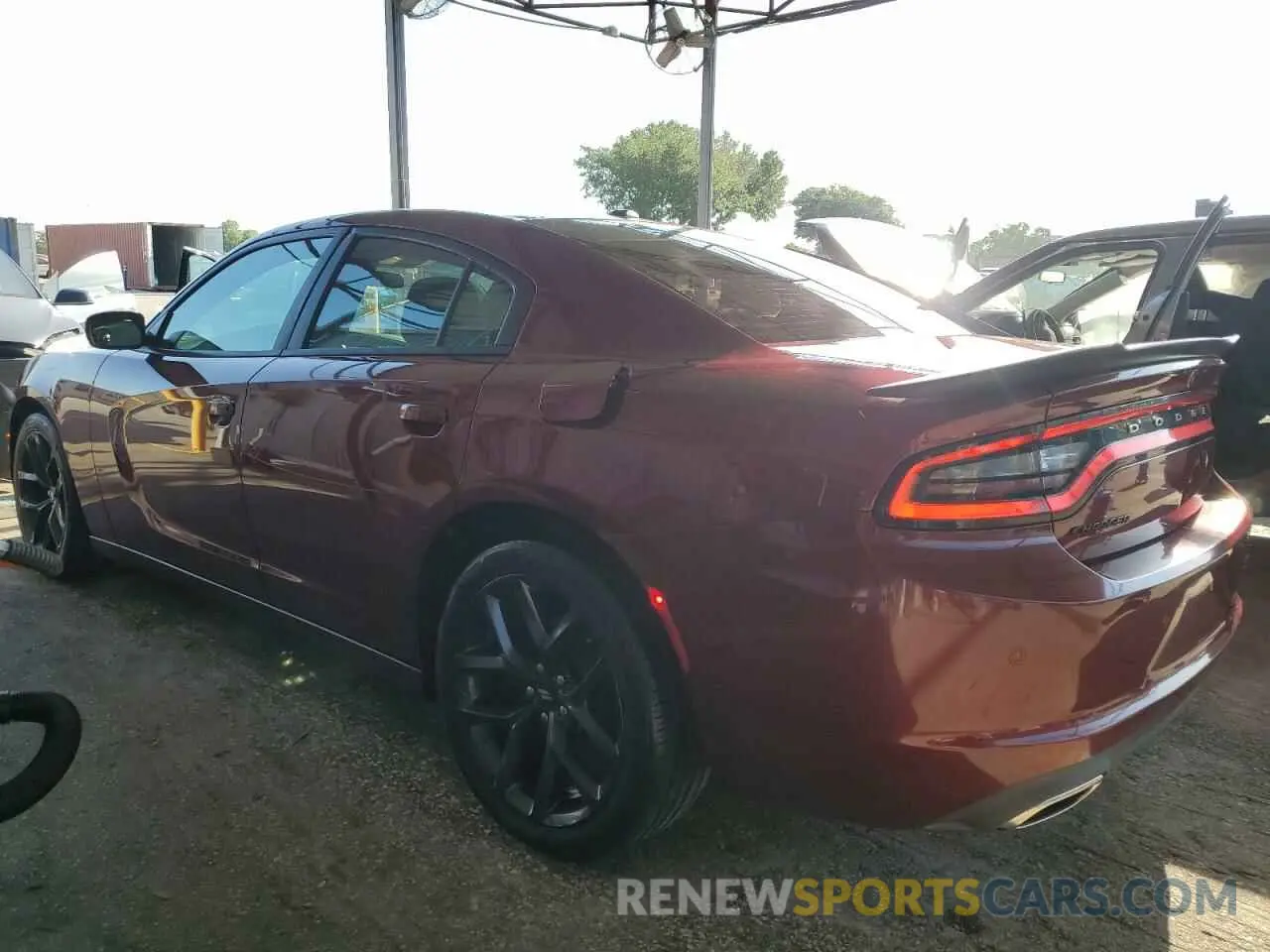 2 fotografías del automóvil dañado 2C3CDXBG4KH650800 DODGE CHARGER 2019