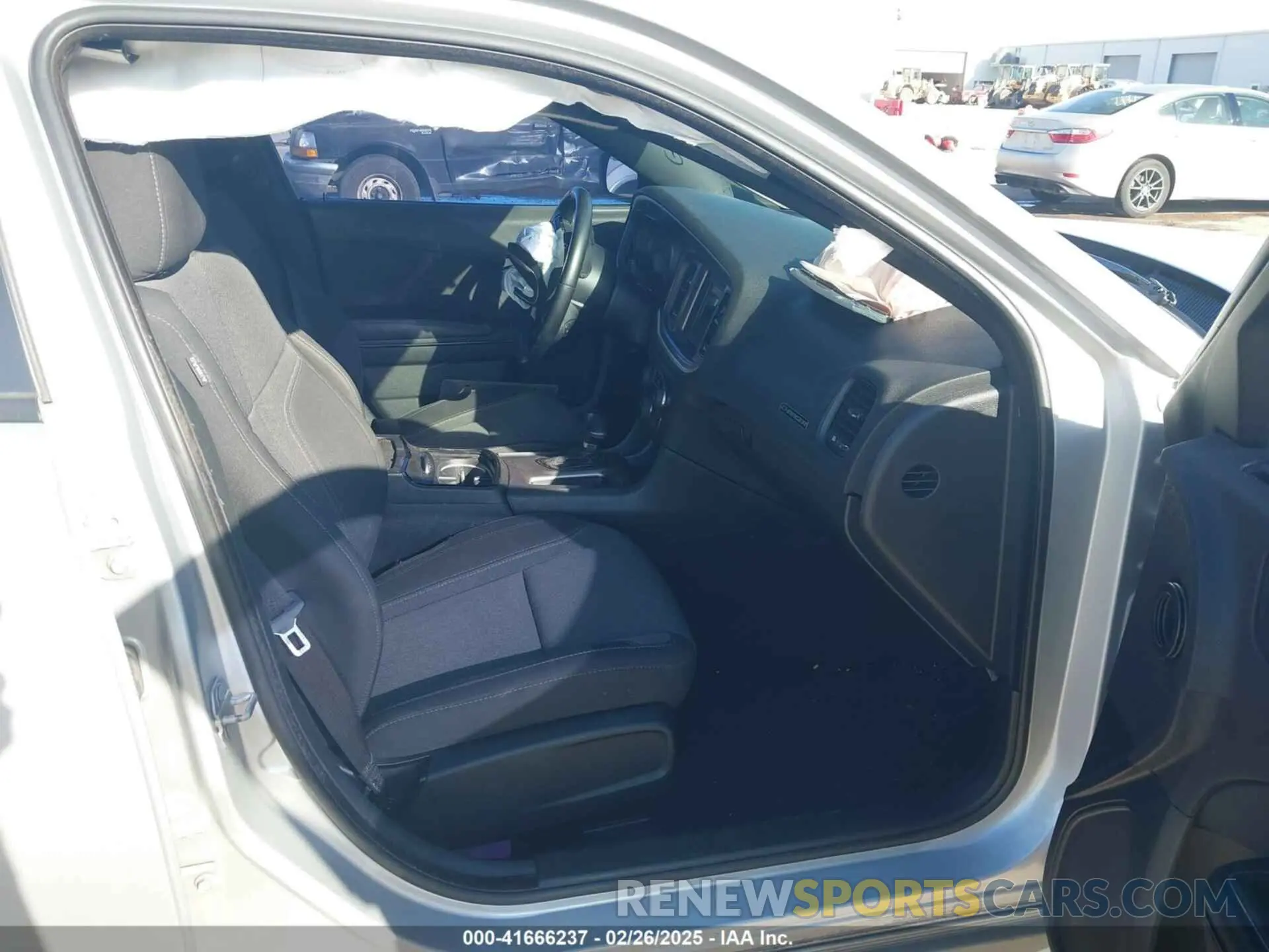 5 fotografías del automóvil dañado 2C3CDXBG5KH626442 DODGE CHARGER 2019