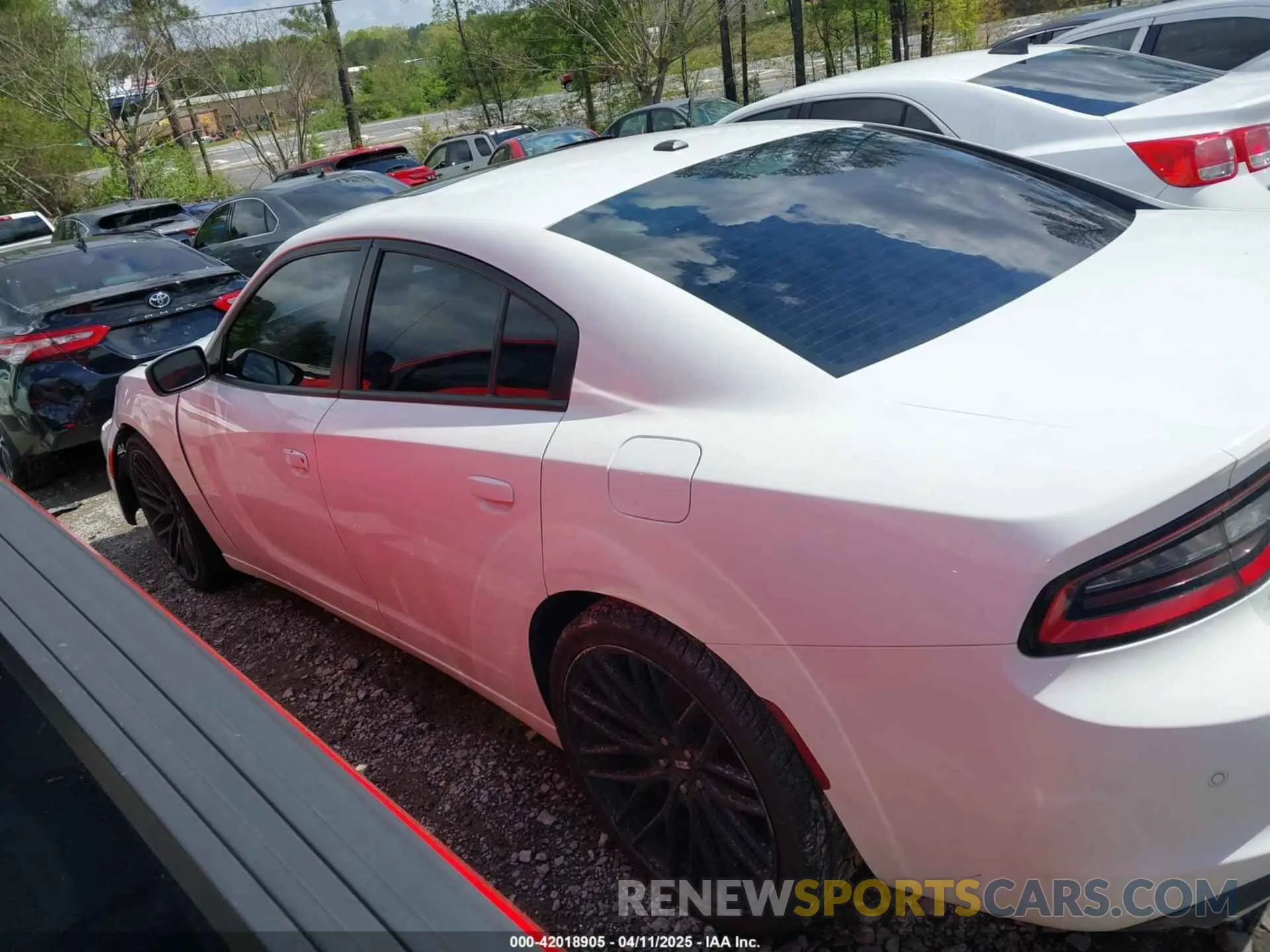 14 fotografías del automóvil dañado 2C3CDXBG6KH656808 DODGE CHARGER 2019