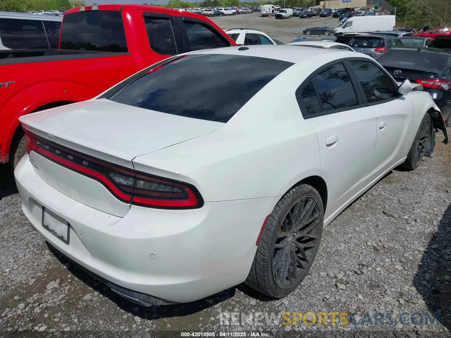 4 fotografías del automóvil dañado 2C3CDXBG6KH656808 DODGE CHARGER 2019