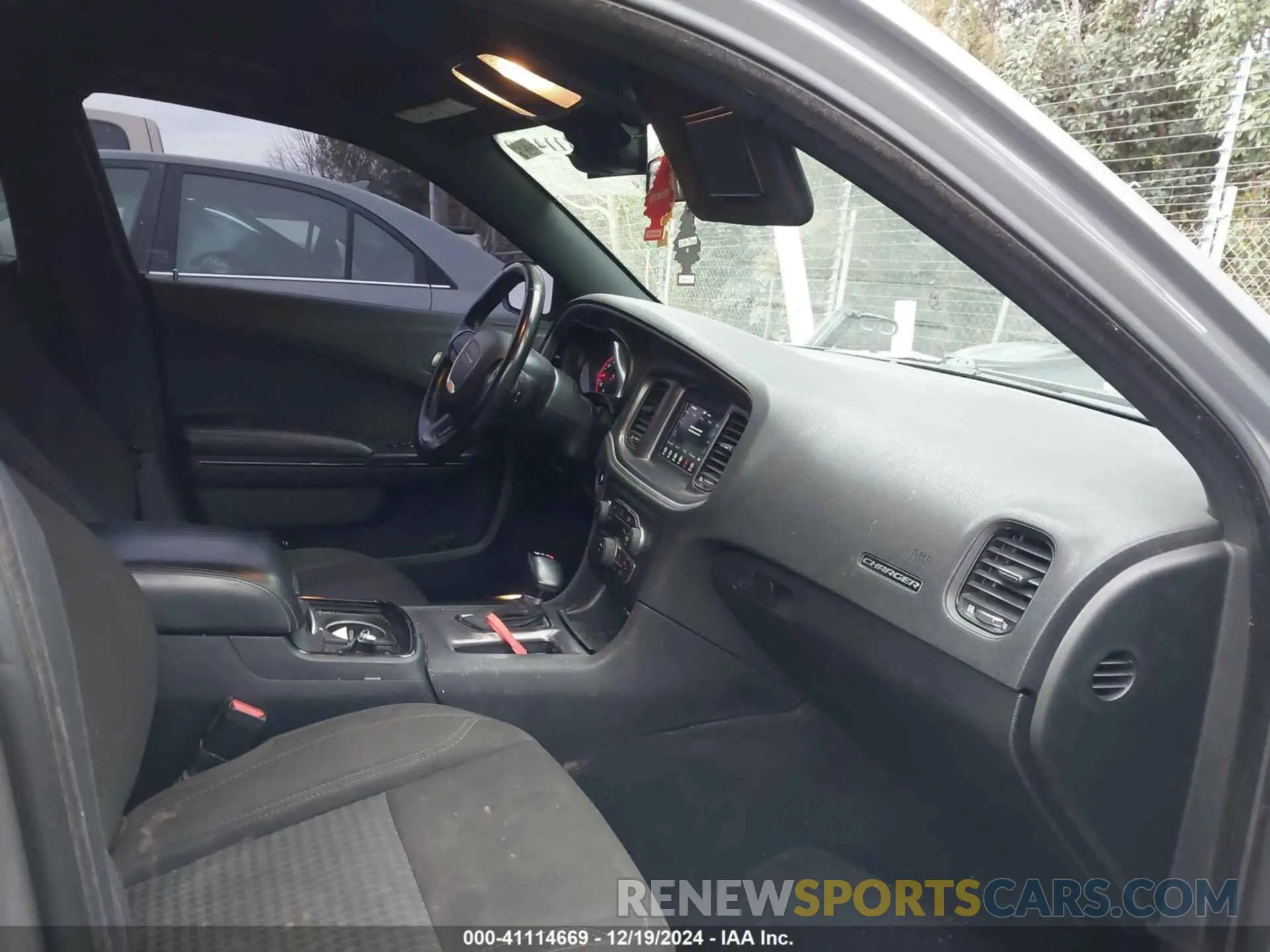 5 fotografías del automóvil dañado 2C3CDXBG6KH667548 DODGE CHARGER 2019
