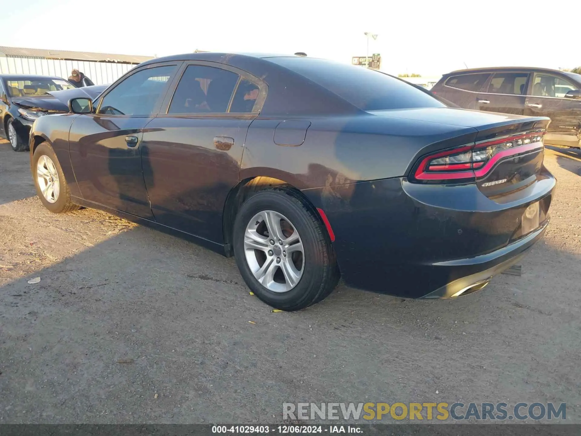 3 fotografías del automóvil dañado 2C3CDXBG7KH688537 DODGE CHARGER 2019