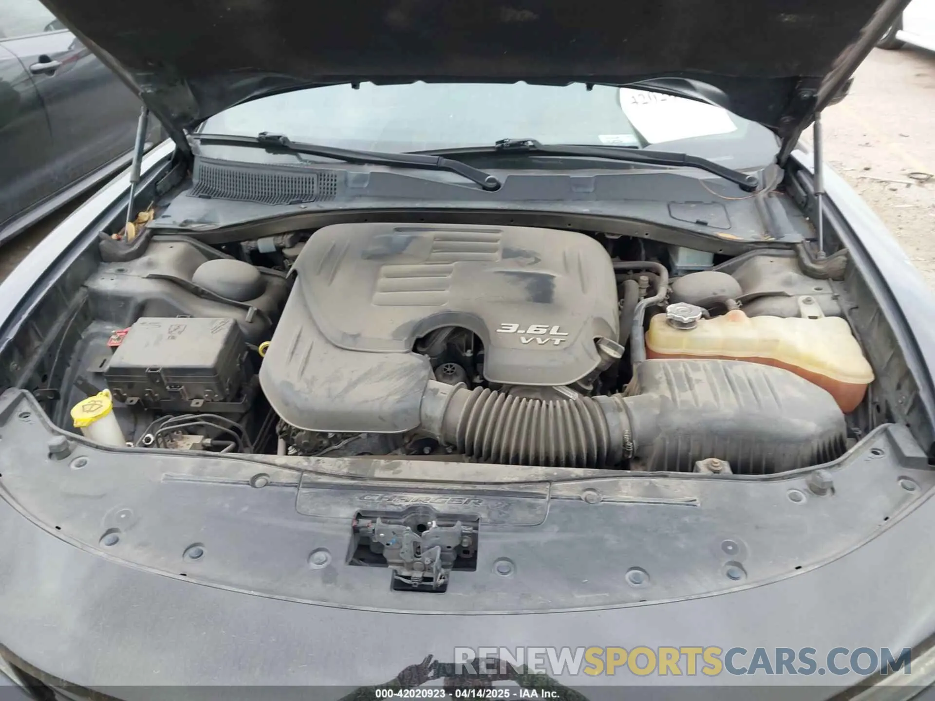 10 fotografías del automóvil dañado 2C3CDXBG8KH588172 DODGE CHARGER 2019