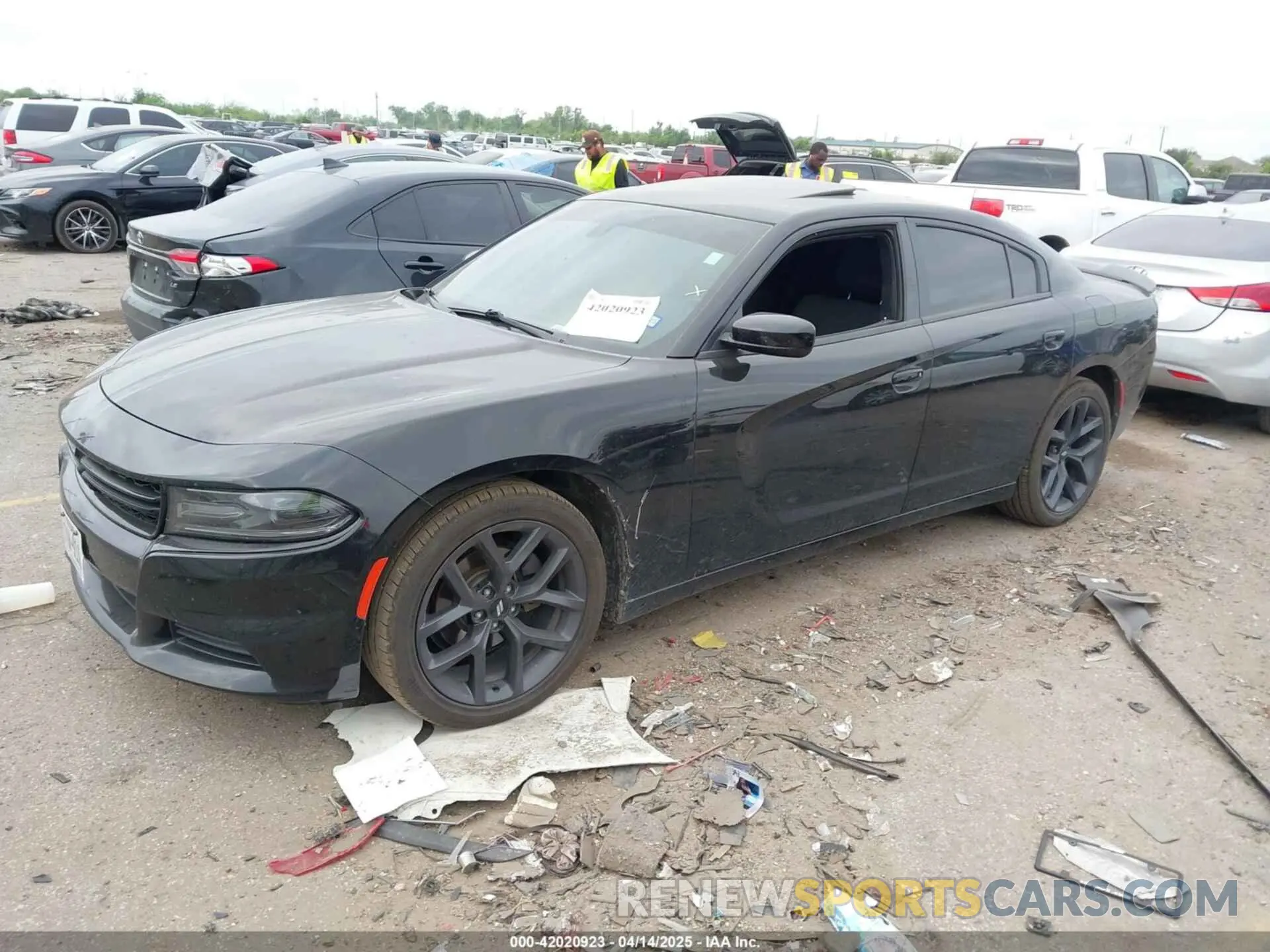 2 fotografías del automóvil dañado 2C3CDXBG8KH588172 DODGE CHARGER 2019