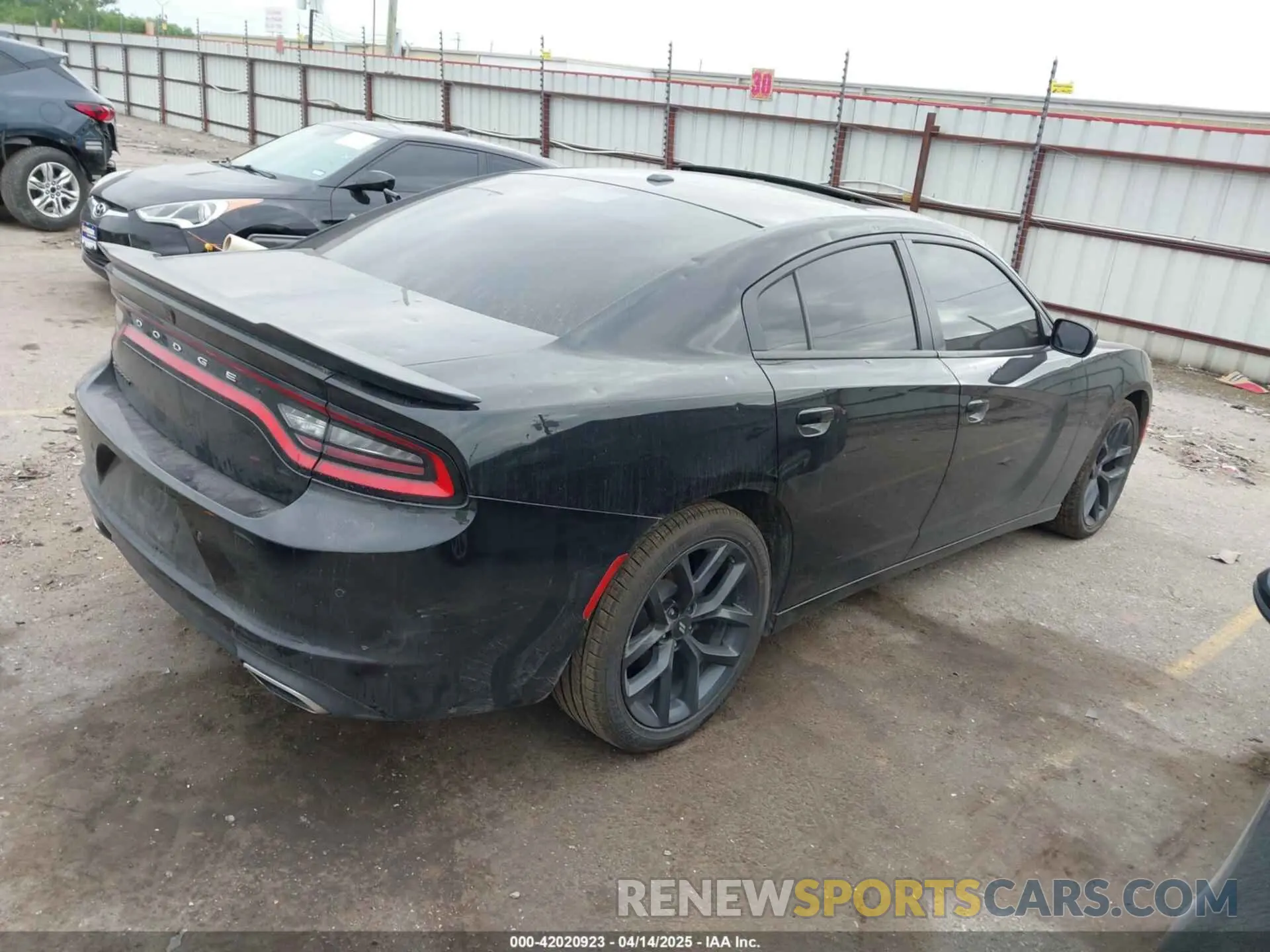 4 fotografías del automóvil dañado 2C3CDXBG8KH588172 DODGE CHARGER 2019