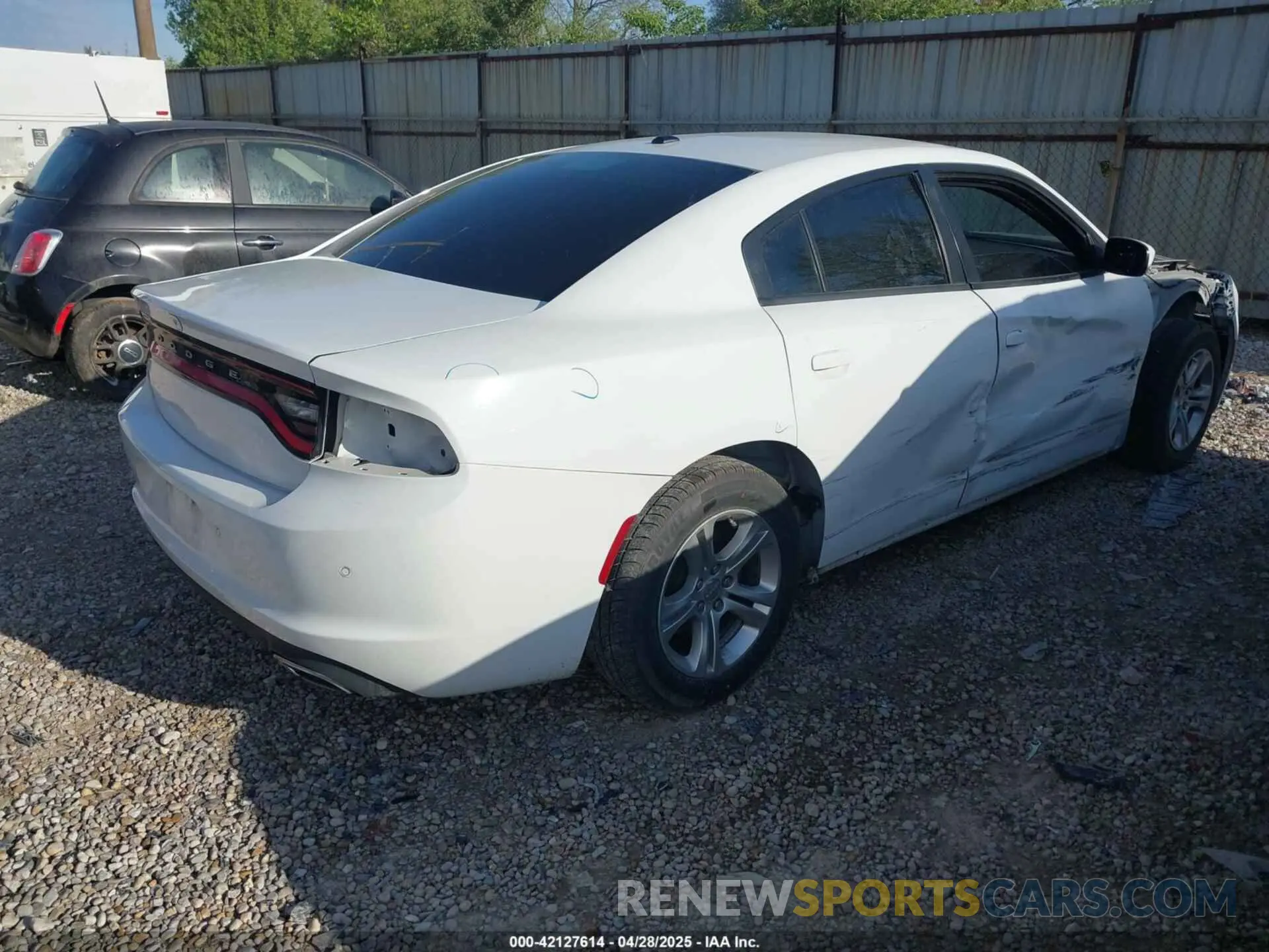 4 fotografías del automóvil dañado 2C3CDXBG8KH628234 DODGE CHARGER 2019