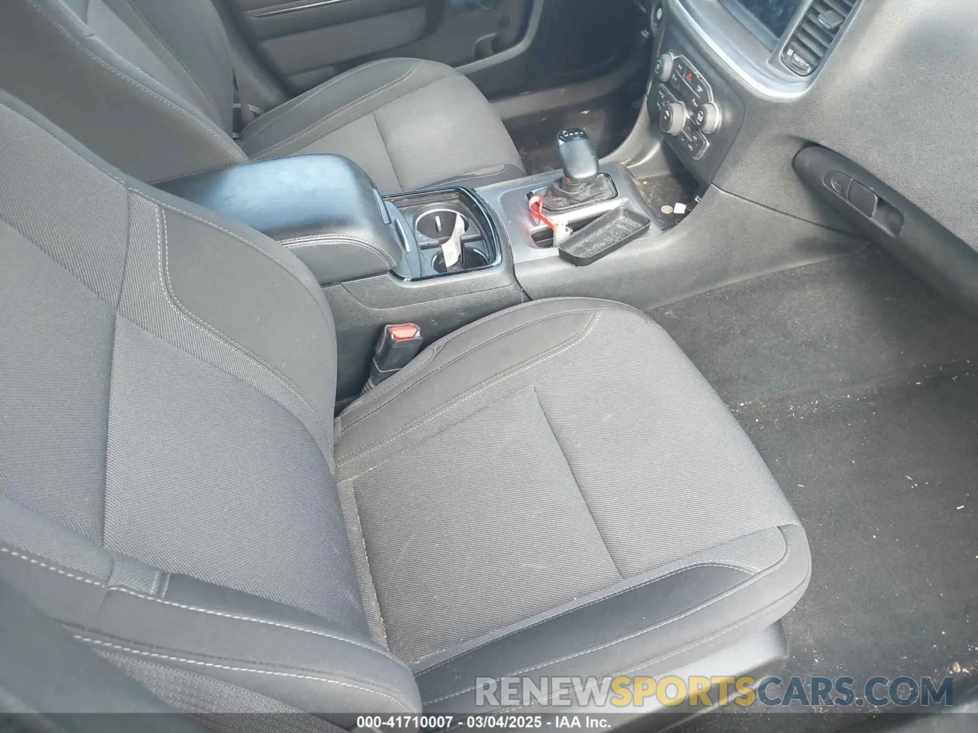 5 fotografías del automóvil dañado 2C3CDXBG8KH668202 DODGE CHARGER 2019