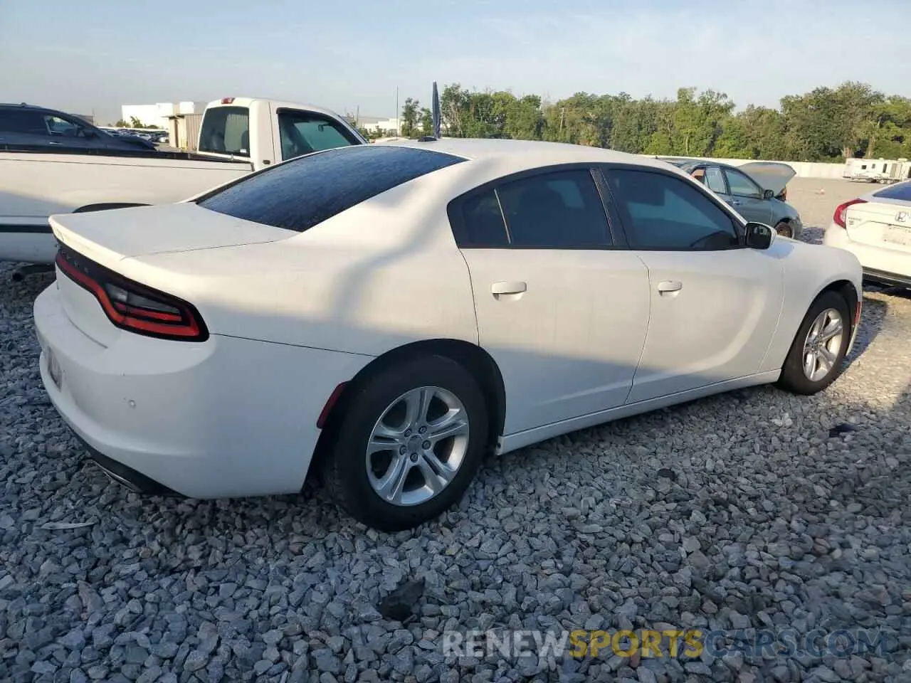 3 fotografías del automóvil dañado 2C3CDXBG8KH749409 DODGE CHARGER 2019