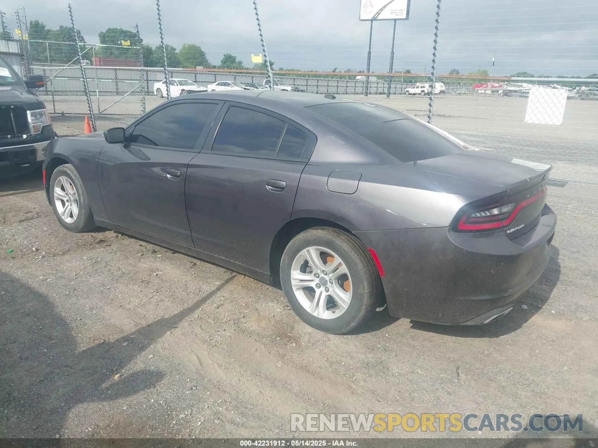 3 fotografías del automóvil dañado 2C3CDXBG9KH711591 DODGE CHARGER 2019