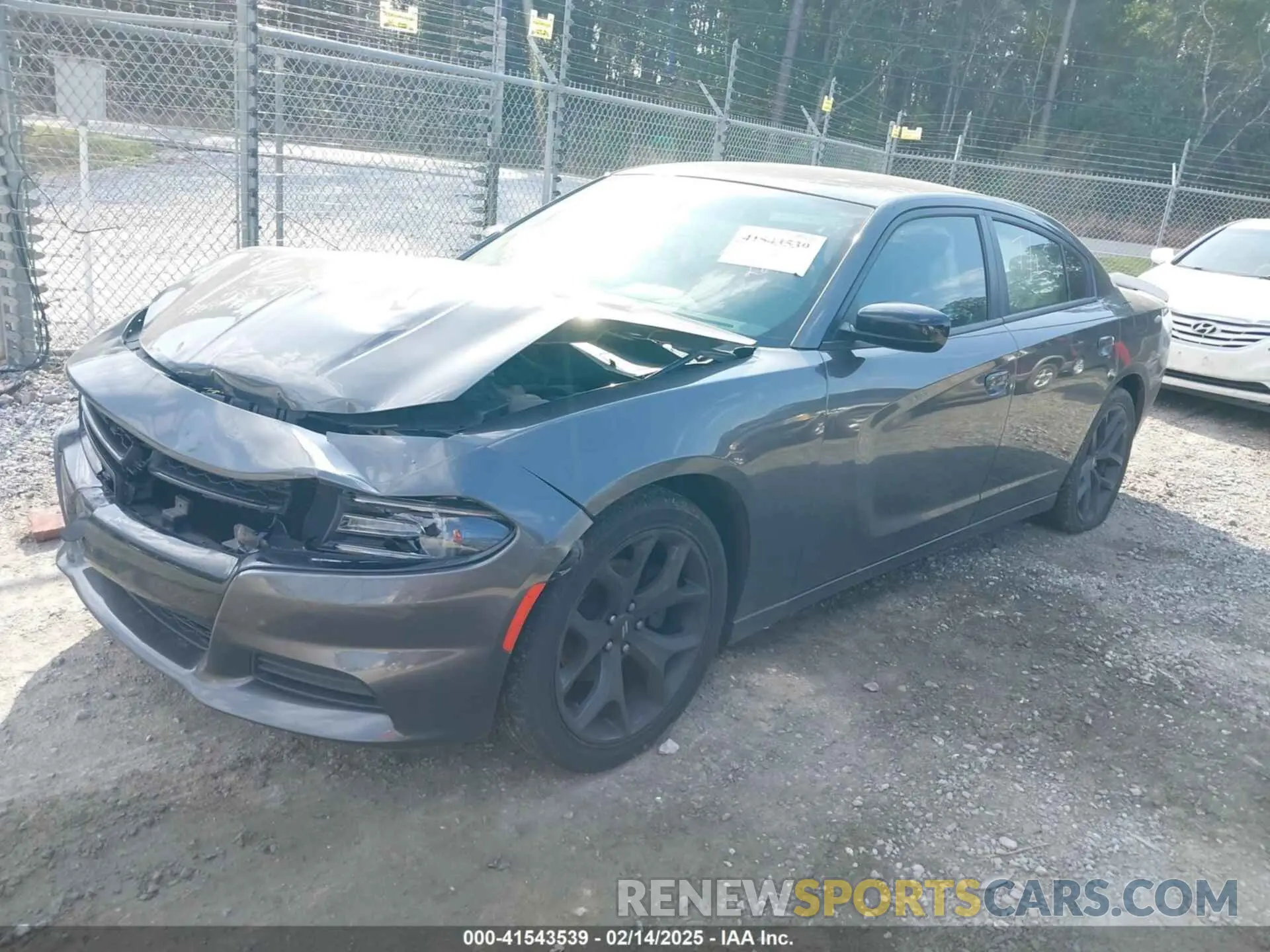2 fotografías del automóvil dañado 2C3CDXBG9KH715186 DODGE CHARGER 2019