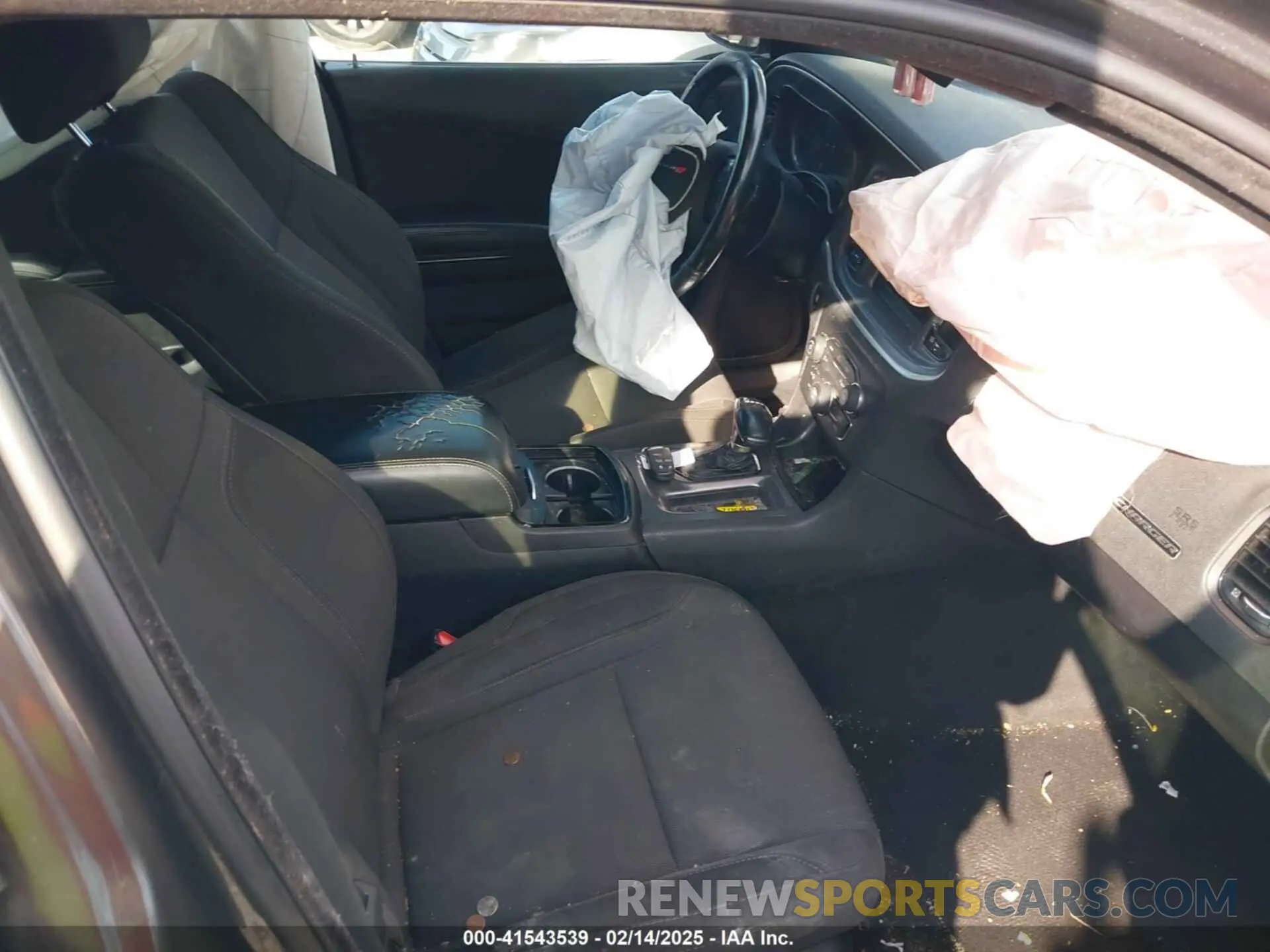 5 fotografías del automóvil dañado 2C3CDXBG9KH715186 DODGE CHARGER 2019