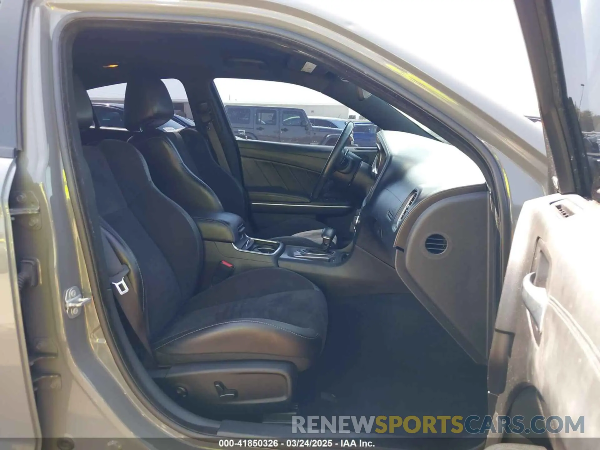 5 fotografías del automóvil dañado 2C3CDXCT0KH587948 DODGE CHARGER 2019