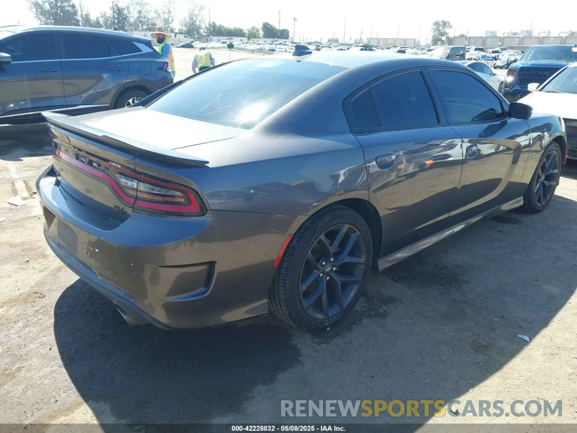 4 fotografías del automóvil dañado 2C3CDXCT1KH653603 DODGE CHARGER 2019