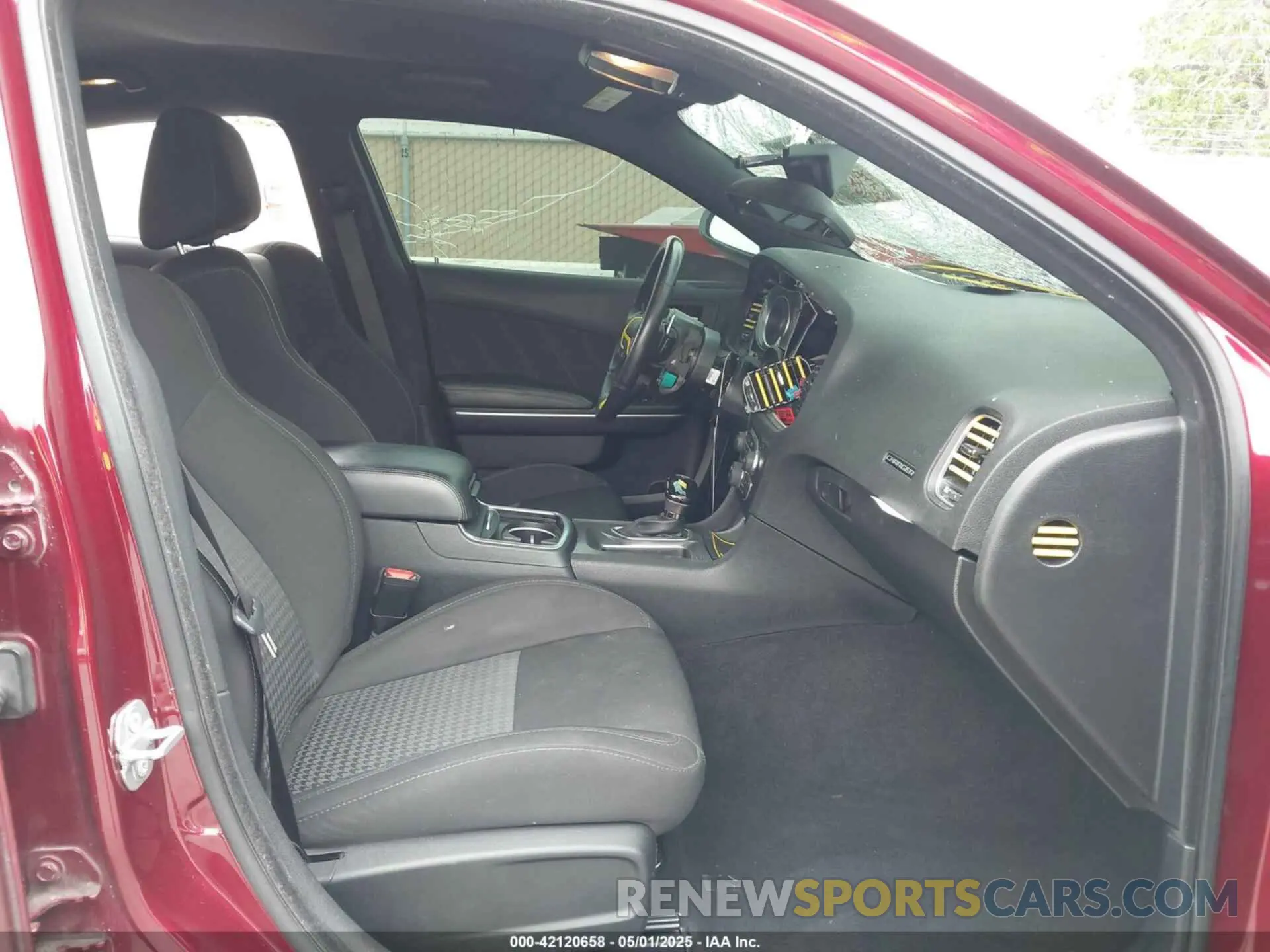 5 fotografías del automóvil dañado 2C3CDXCT2KH749207 DODGE CHARGER 2019