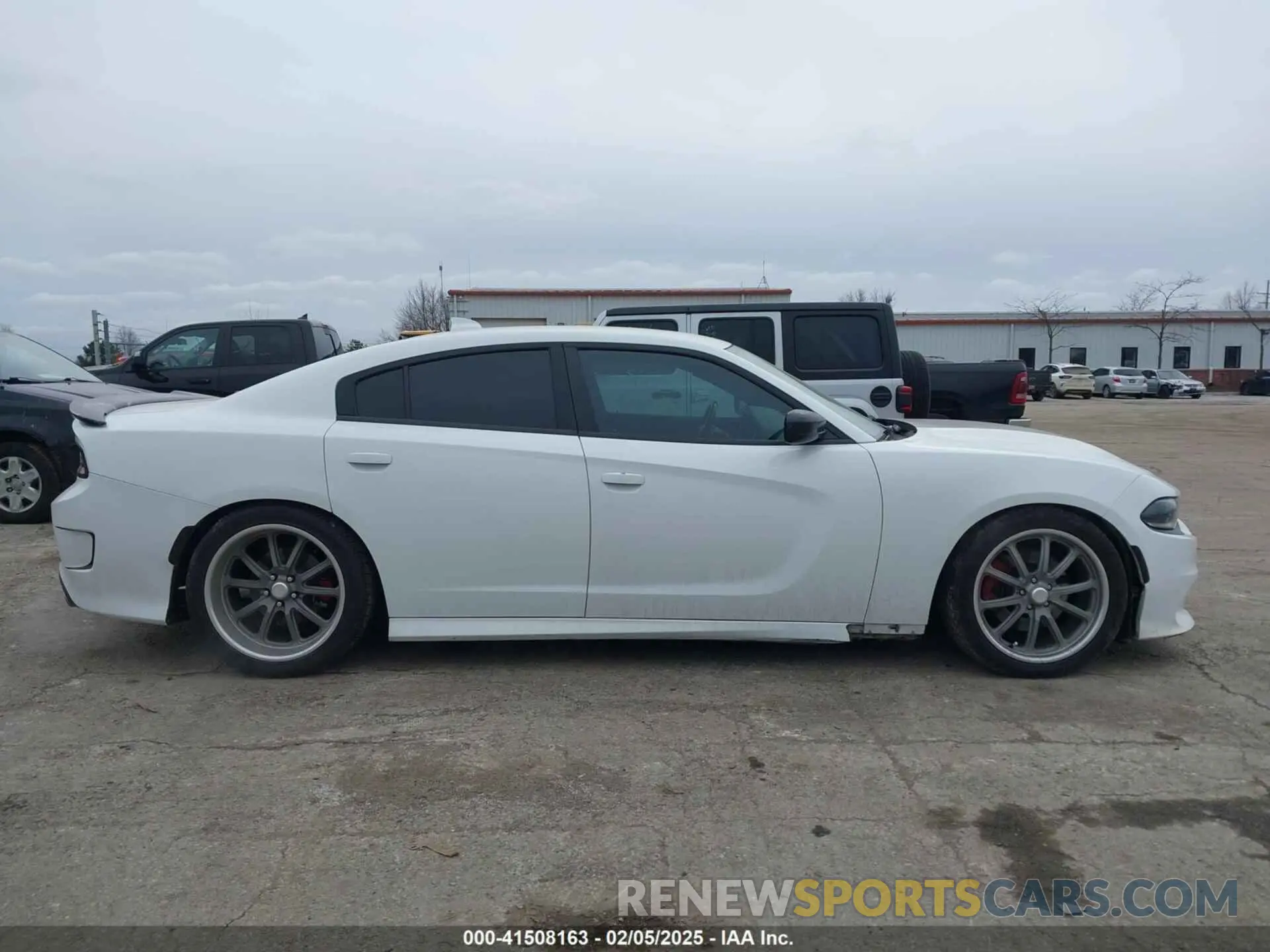 13 fotografías del automóvil dañado 2C3CDXCT3KH666949 DODGE CHARGER 2019