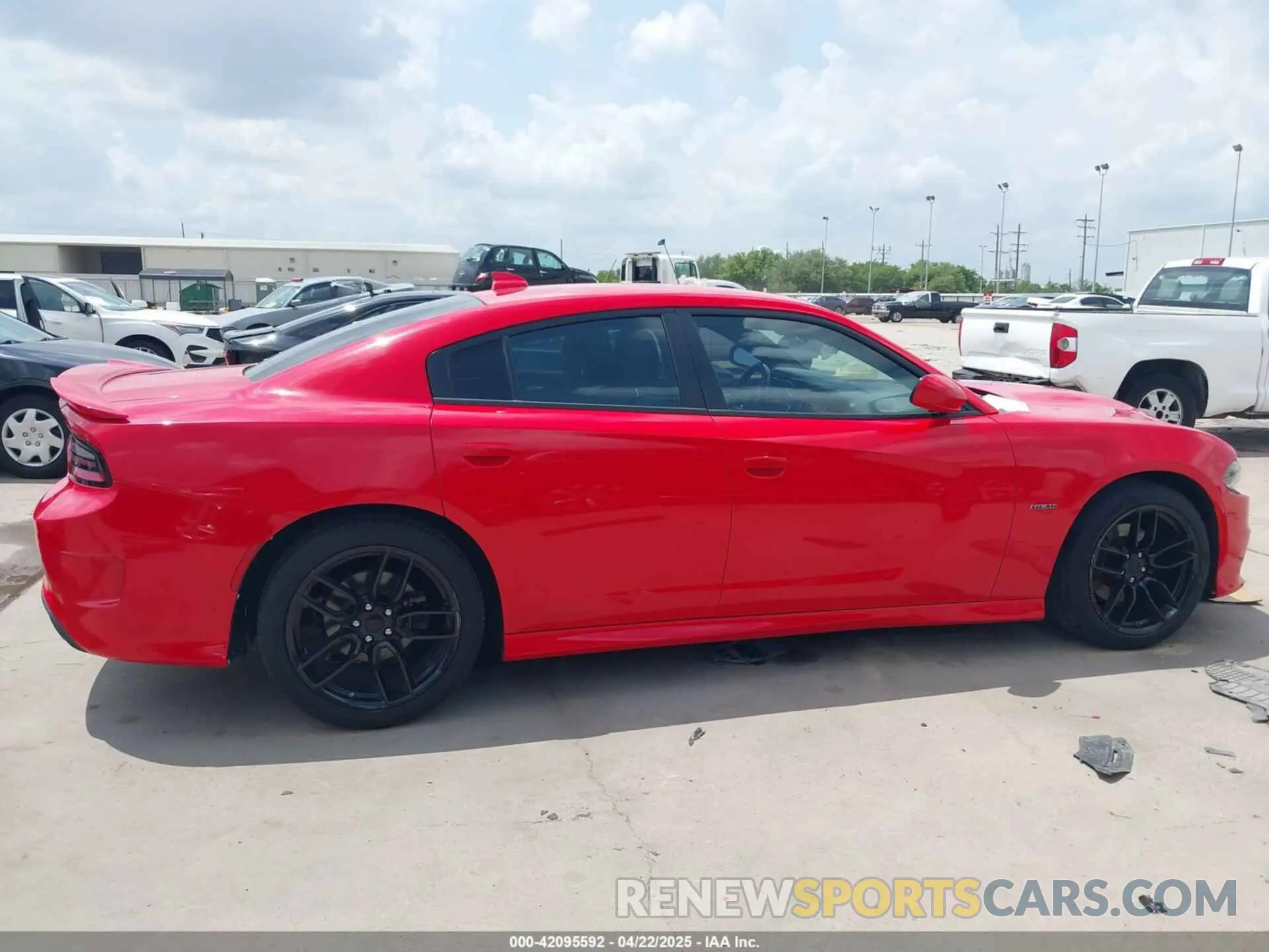 13 fotografías del automóvil dañado 2C3CDXCT4KH575219 DODGE CHARGER 2019