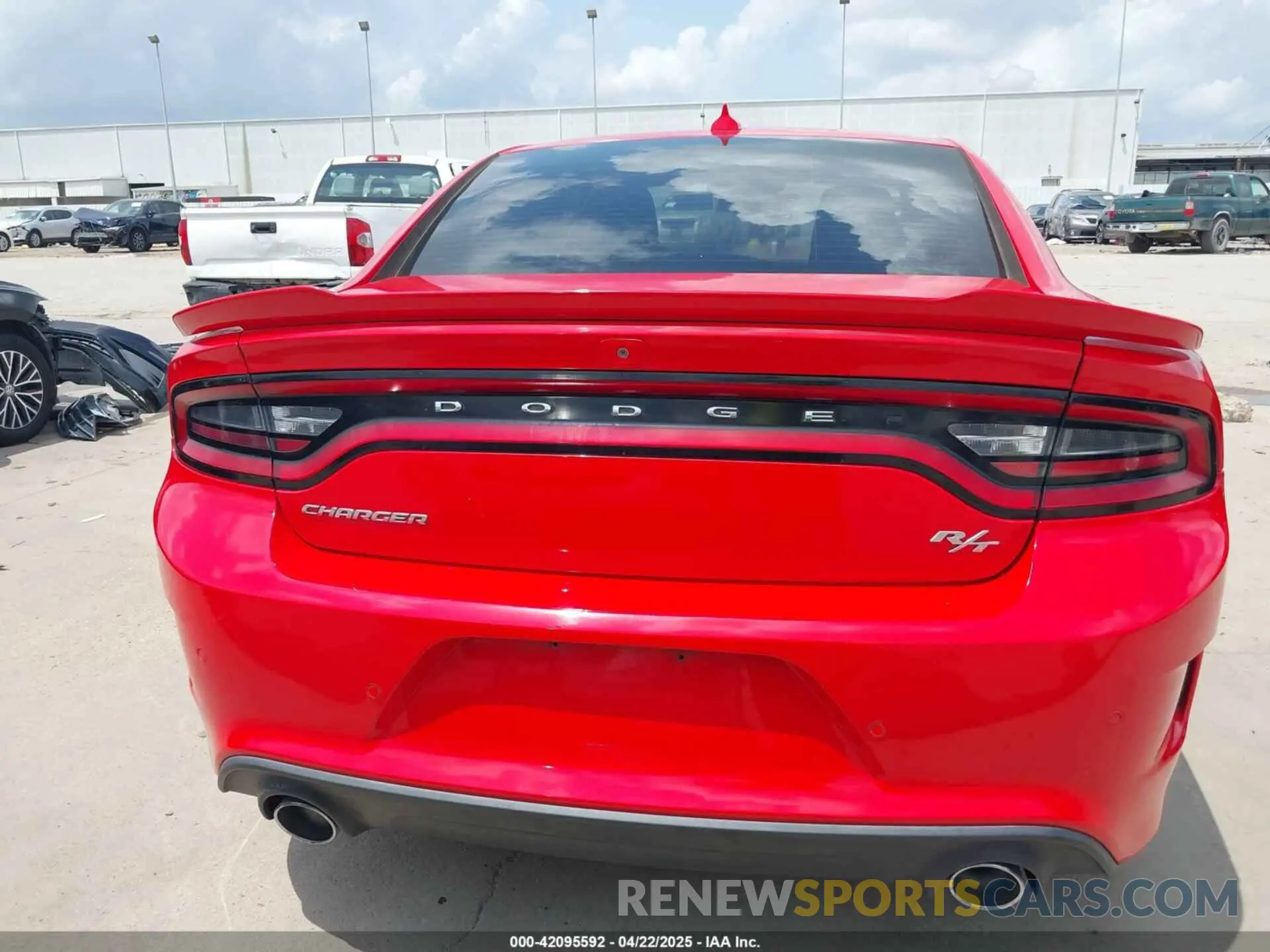 16 fotografías del automóvil dañado 2C3CDXCT4KH575219 DODGE CHARGER 2019