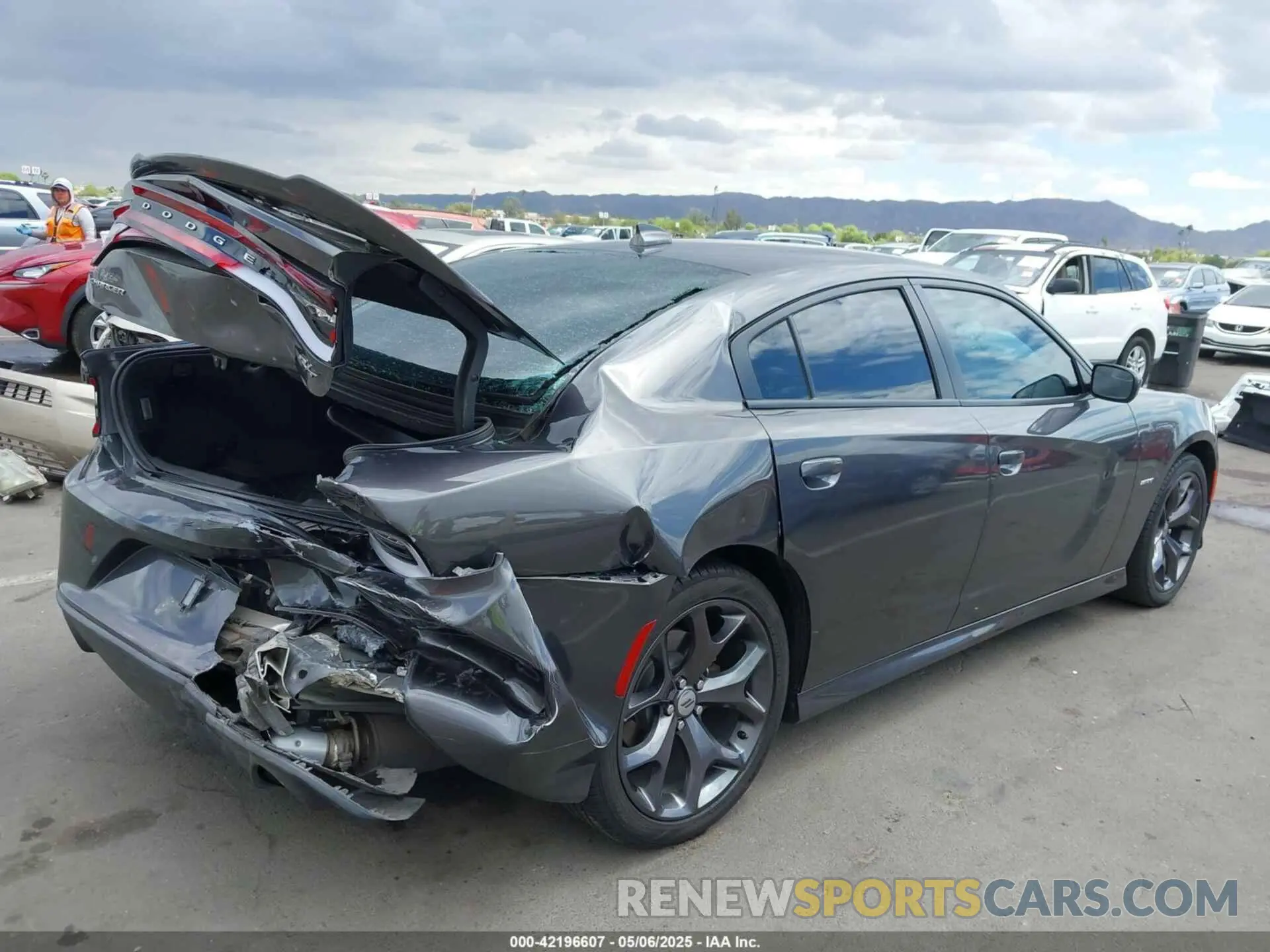 4 fotografías del automóvil dañado 2C3CDXCT4KH633149 DODGE CHARGER 2019