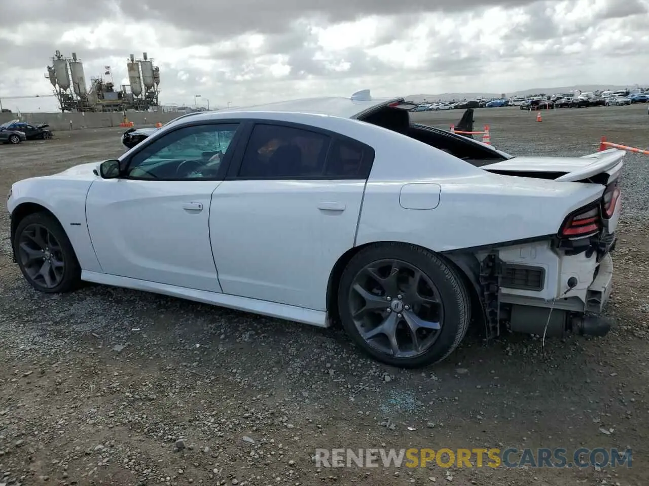 2 fotografías del automóvil dañado 2C3CDXCT6KH633198 DODGE CHARGER 2019