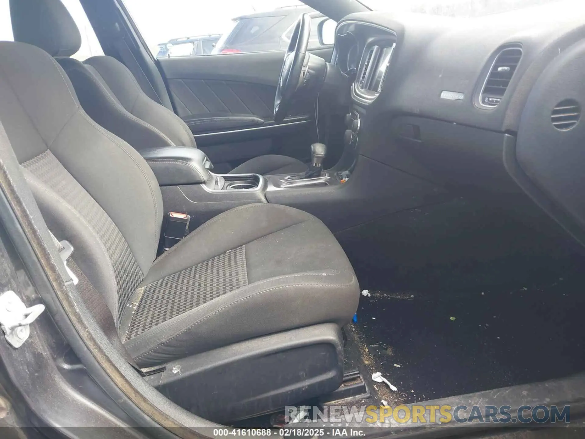 5 fotografías del automóvil dañado 2C3CDXCT9KH575491 DODGE CHARGER 2019