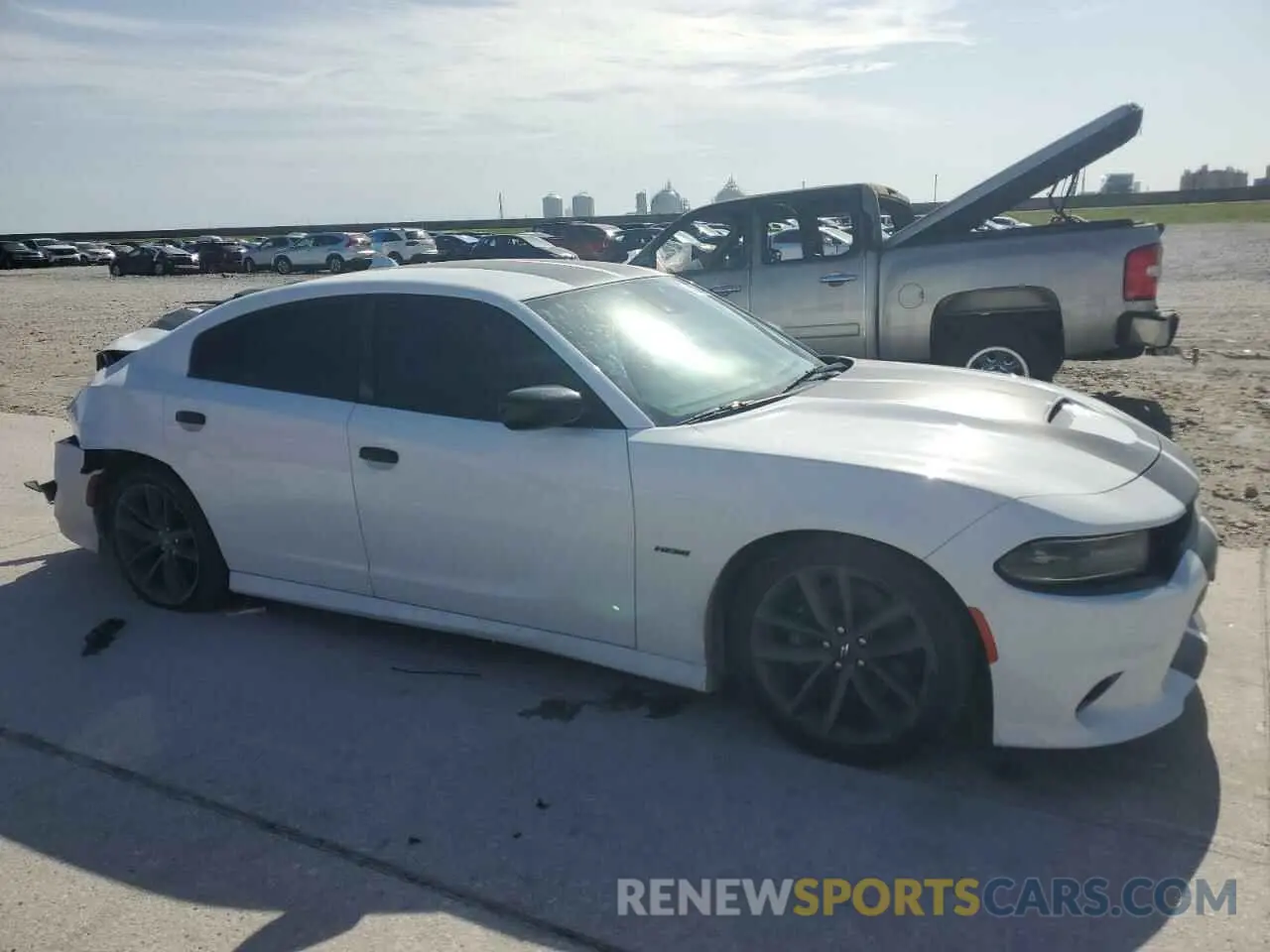 4 fotografías del automóvil dañado 2C3CDXCT9KH588497 DODGE CHARGER 2019