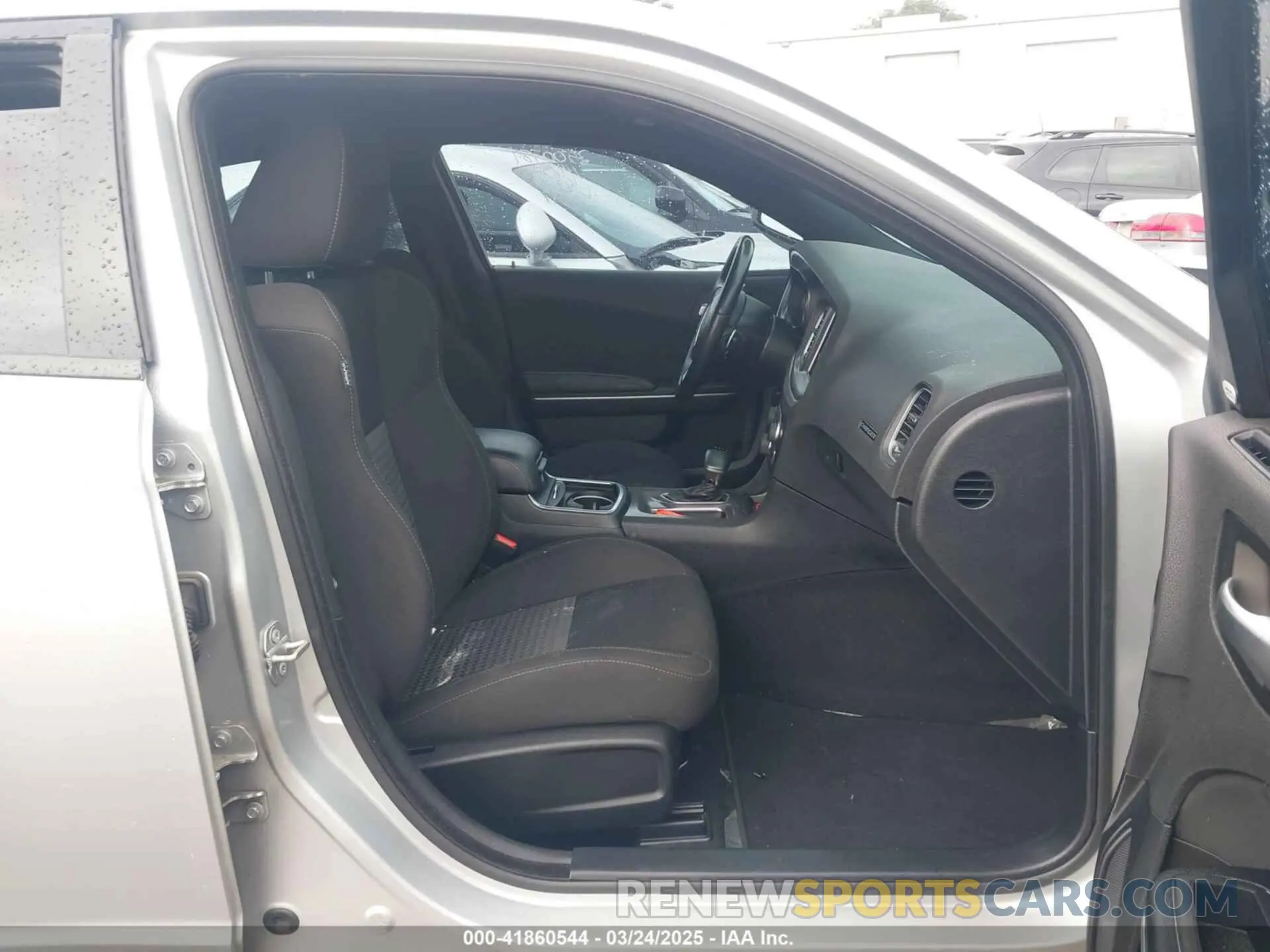 5 fotografías del automóvil dañado 2C3CDXCTXKH757197 DODGE CHARGER 2019