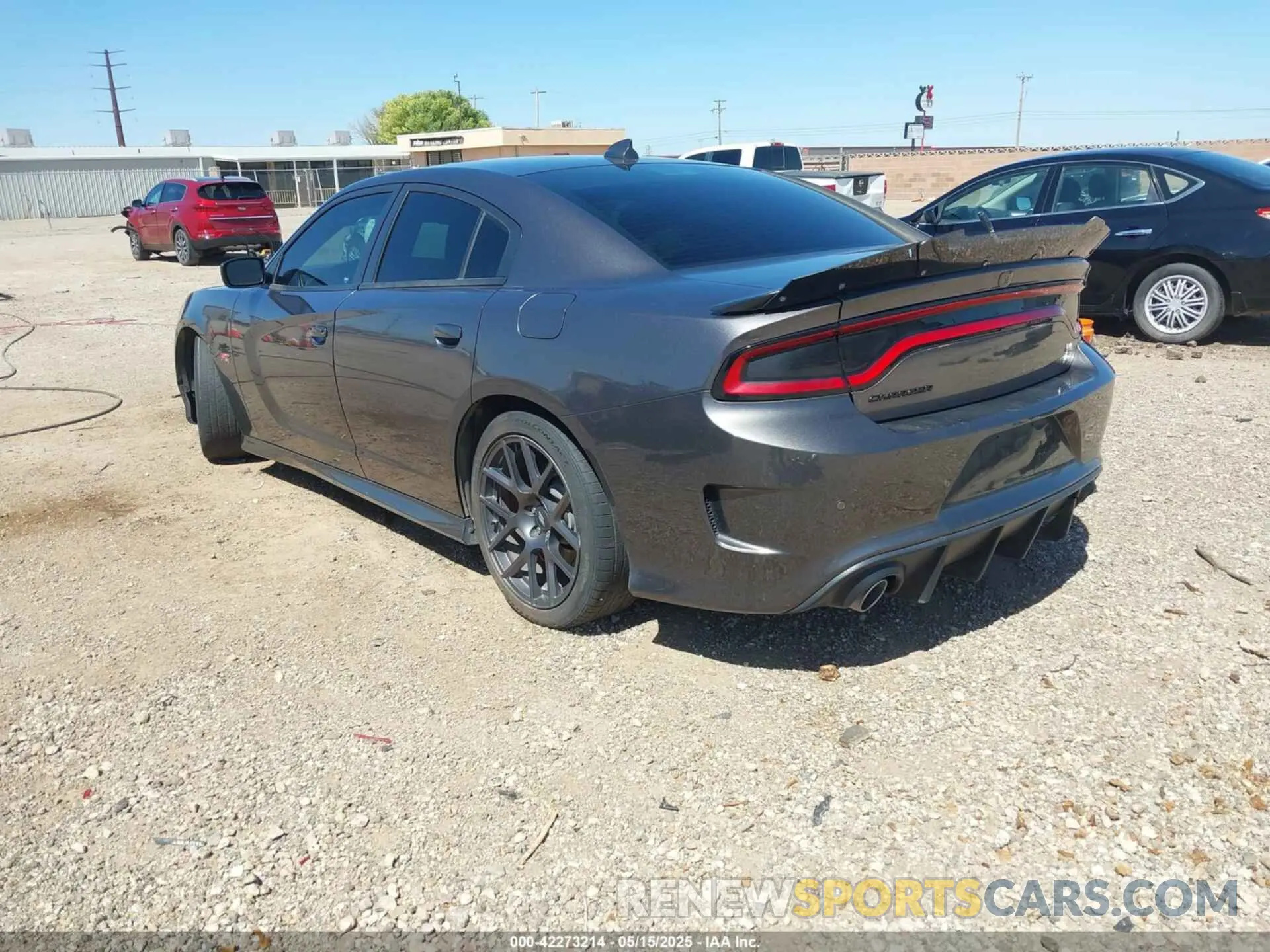 2 fotografías del automóvil dañado 2C3CDXGJ2KH519711 DODGE CHARGER 2019