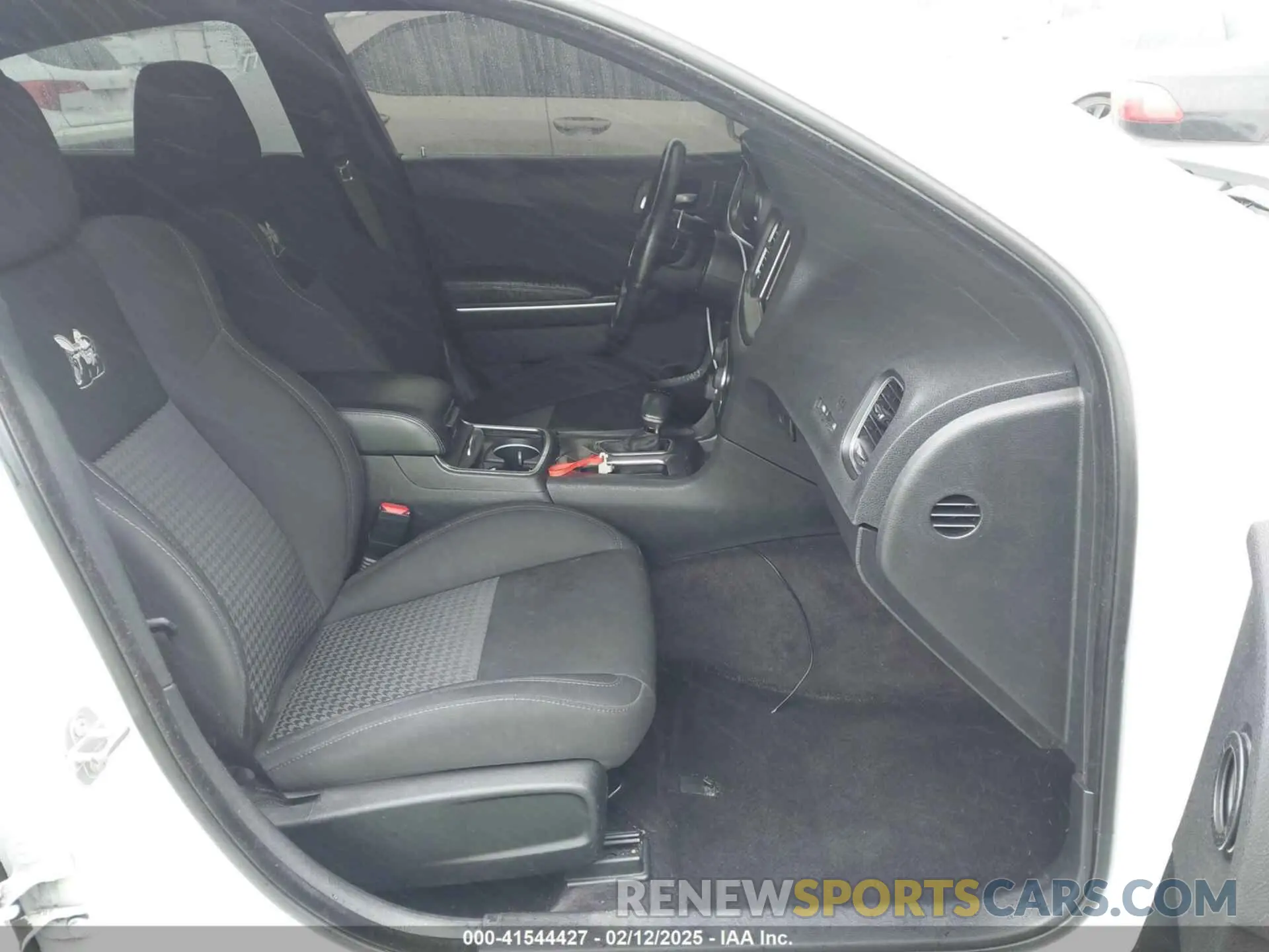 5 fotografías del automóvil dañado 2C3CDXGJ3KH511083 DODGE CHARGER 2019
