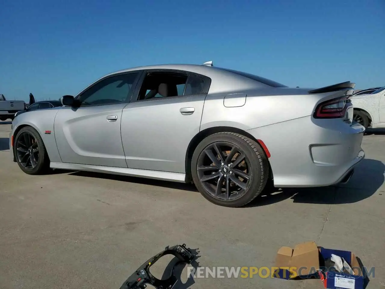 2 fotografías del automóvil dañado 2C3CDXGJ3KH736765 DODGE CHARGER 2019