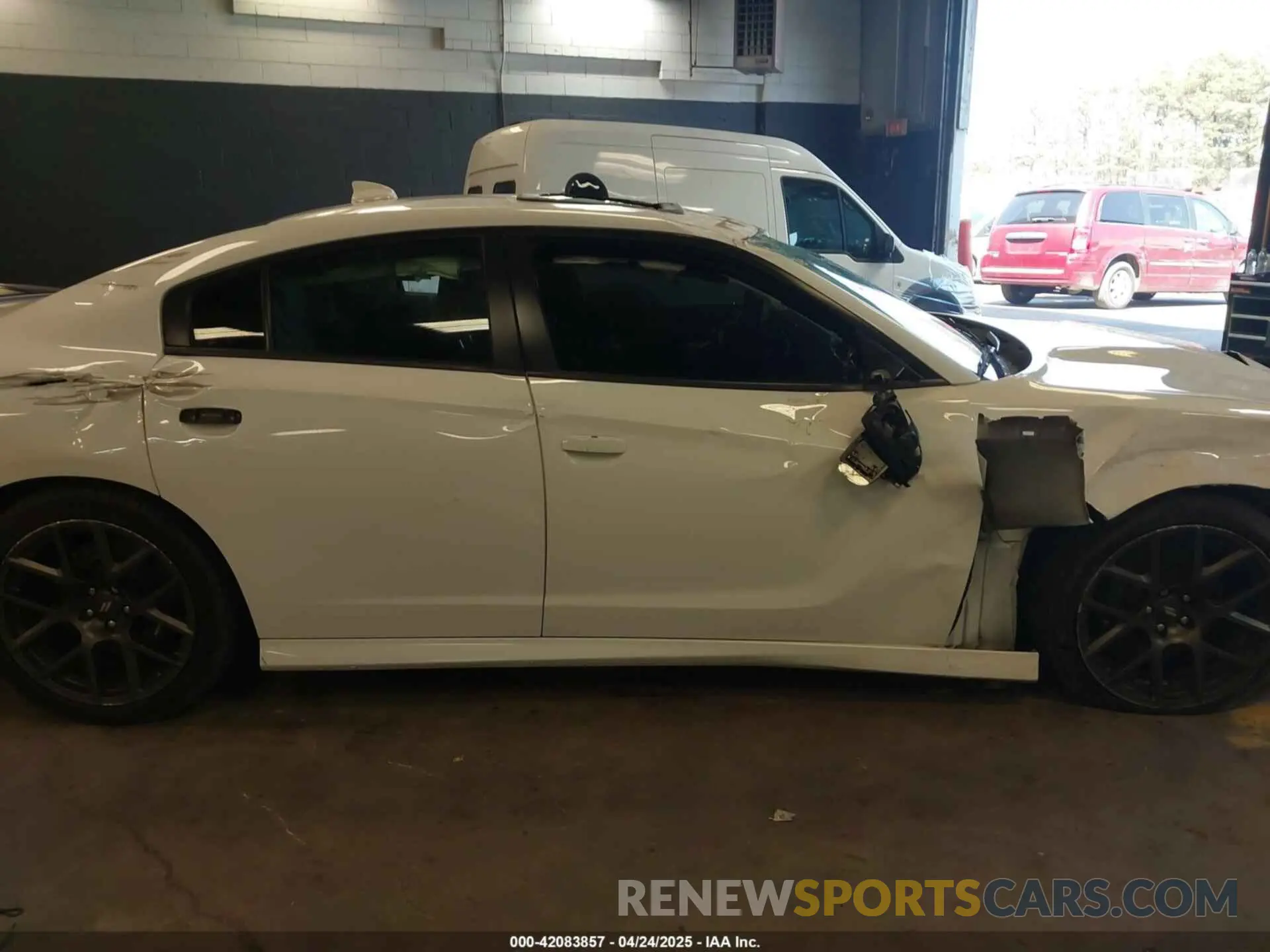 13 fotografías del automóvil dañado 2C3CDXGJ4KH674406 DODGE CHARGER 2019