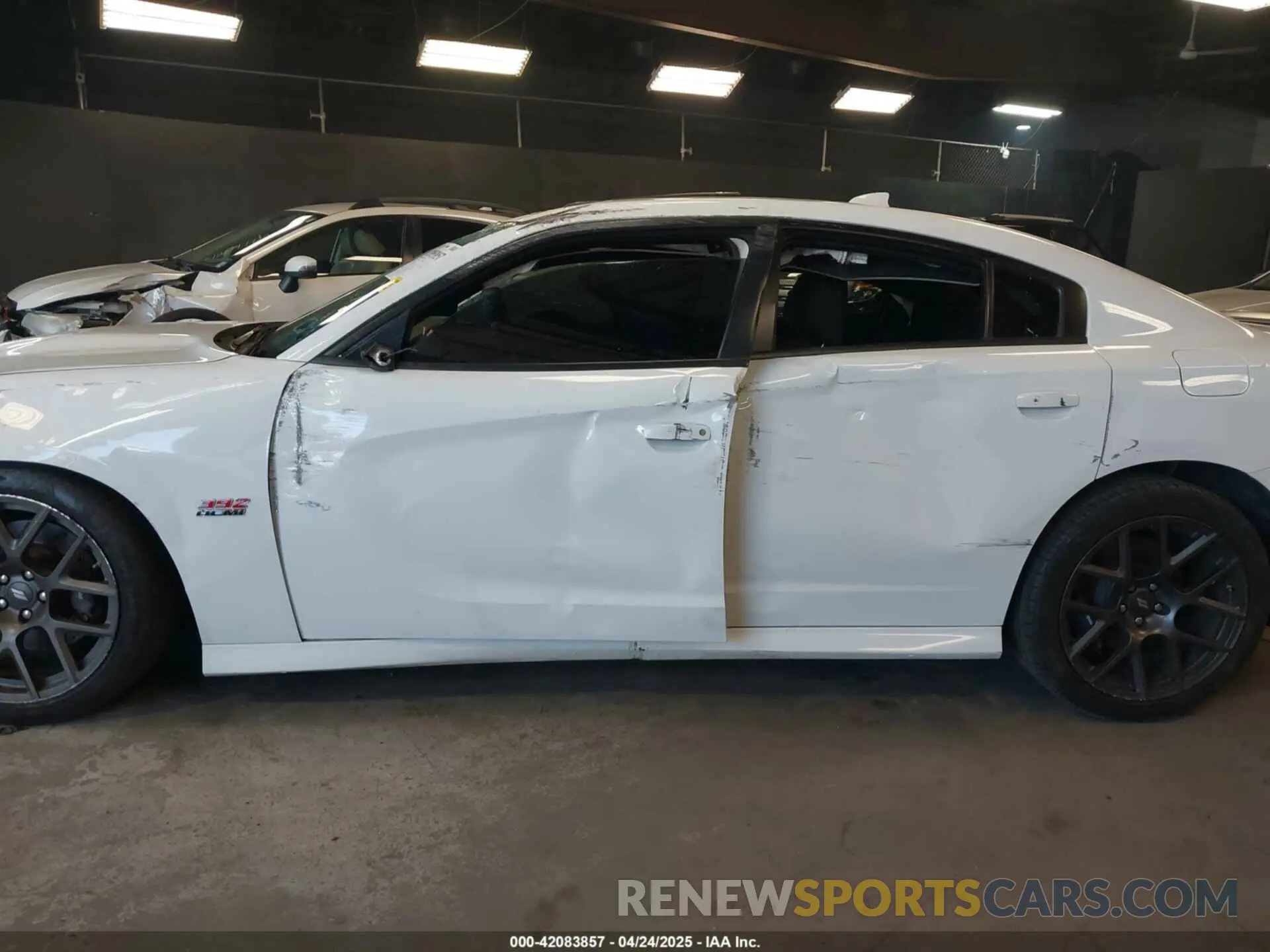 14 fotografías del automóvil dañado 2C3CDXGJ4KH674406 DODGE CHARGER 2019