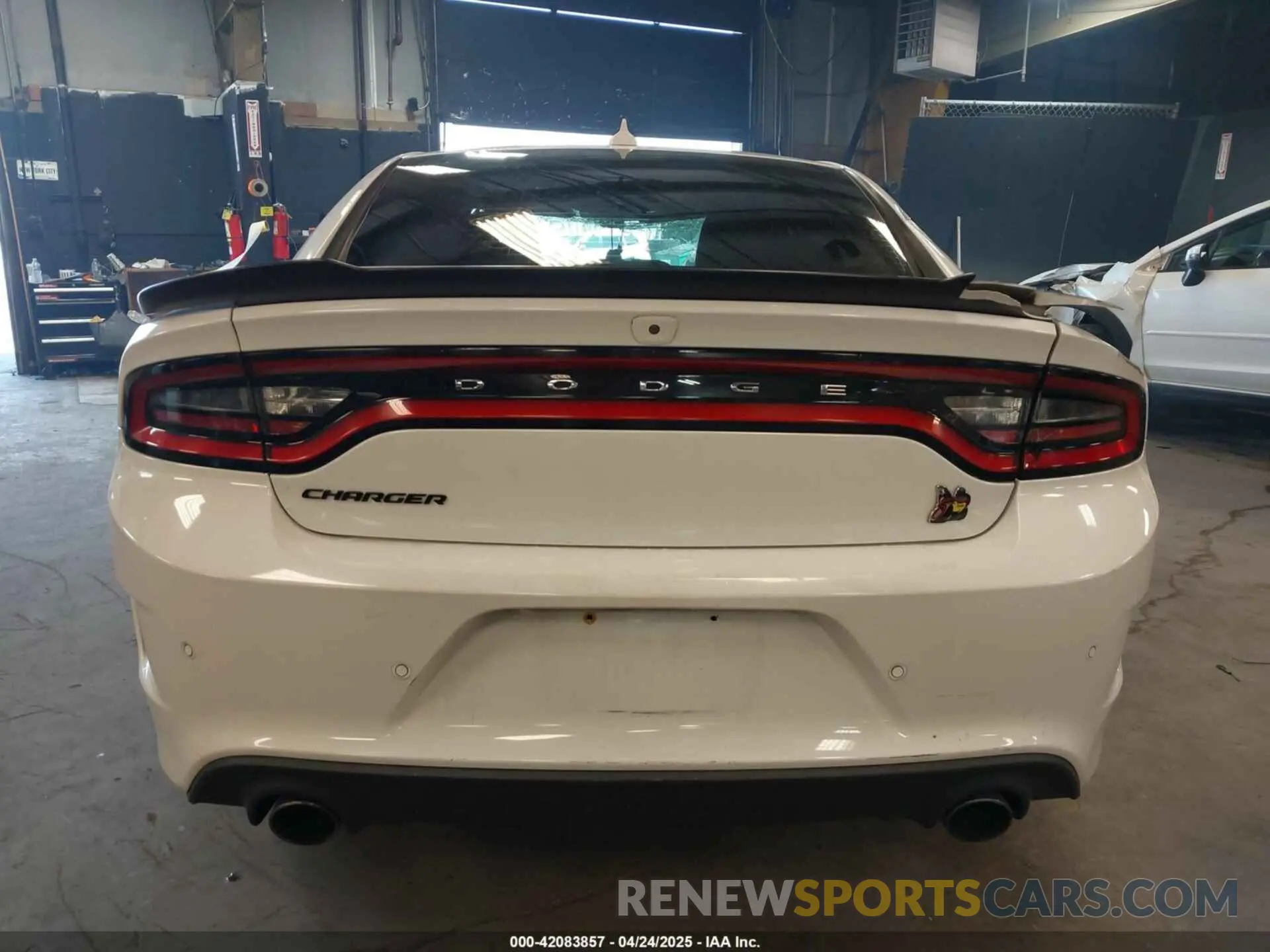 16 fotografías del automóvil dañado 2C3CDXGJ4KH674406 DODGE CHARGER 2019