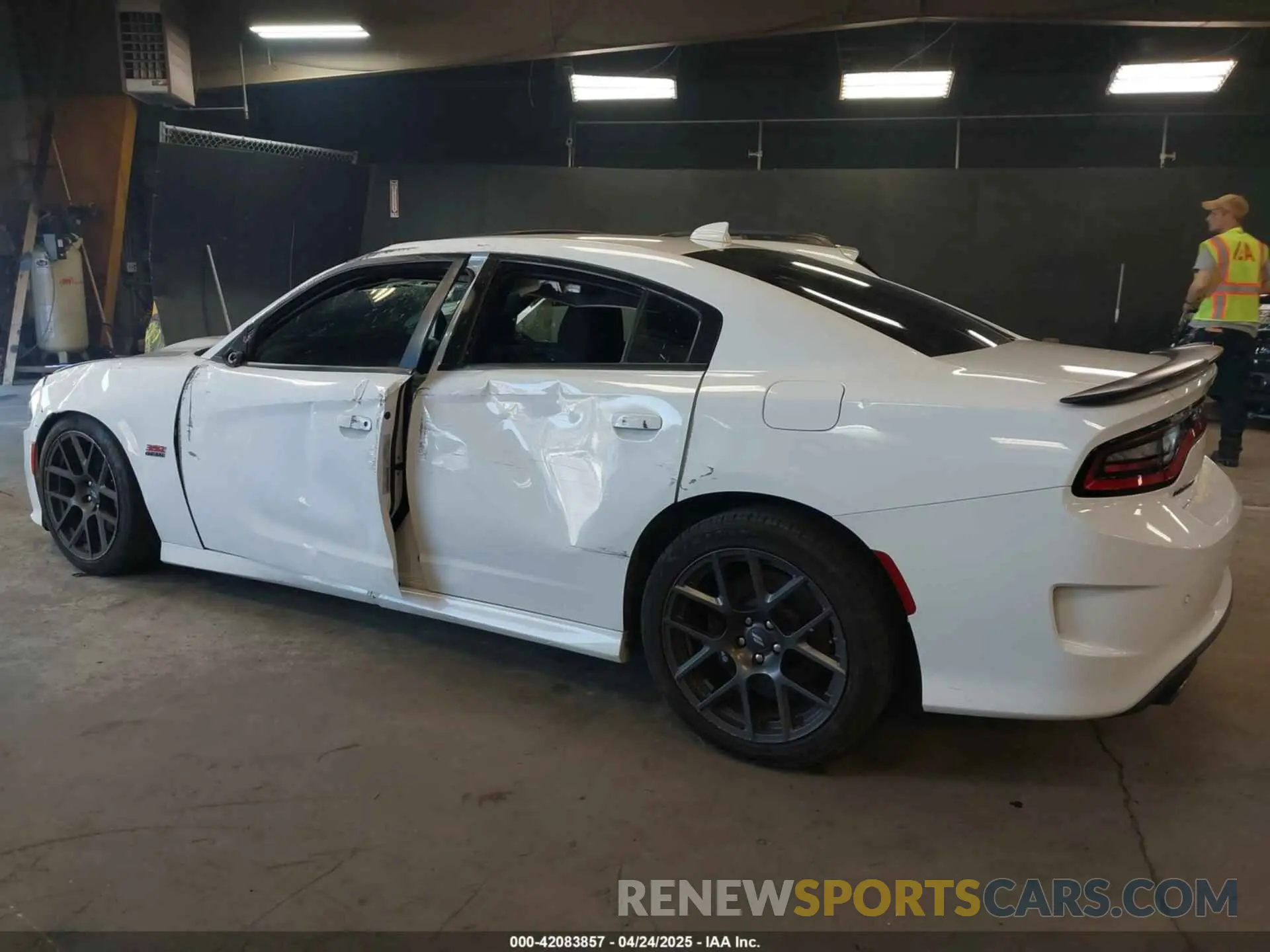 3 fotografías del automóvil dañado 2C3CDXGJ4KH674406 DODGE CHARGER 2019