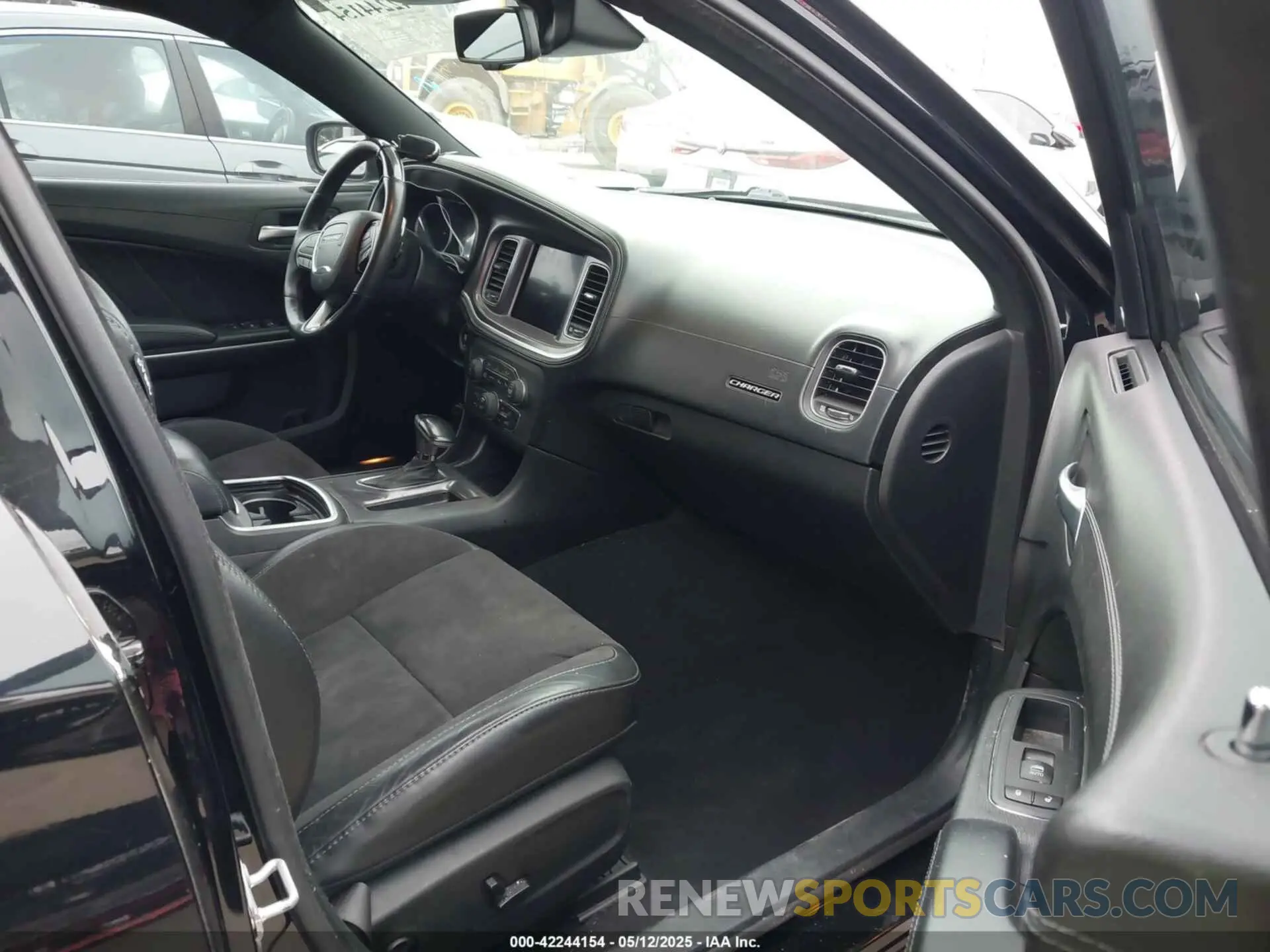 5 fotografías del automóvil dañado 2C3CDXGJ7KH717796 DODGE CHARGER 2019