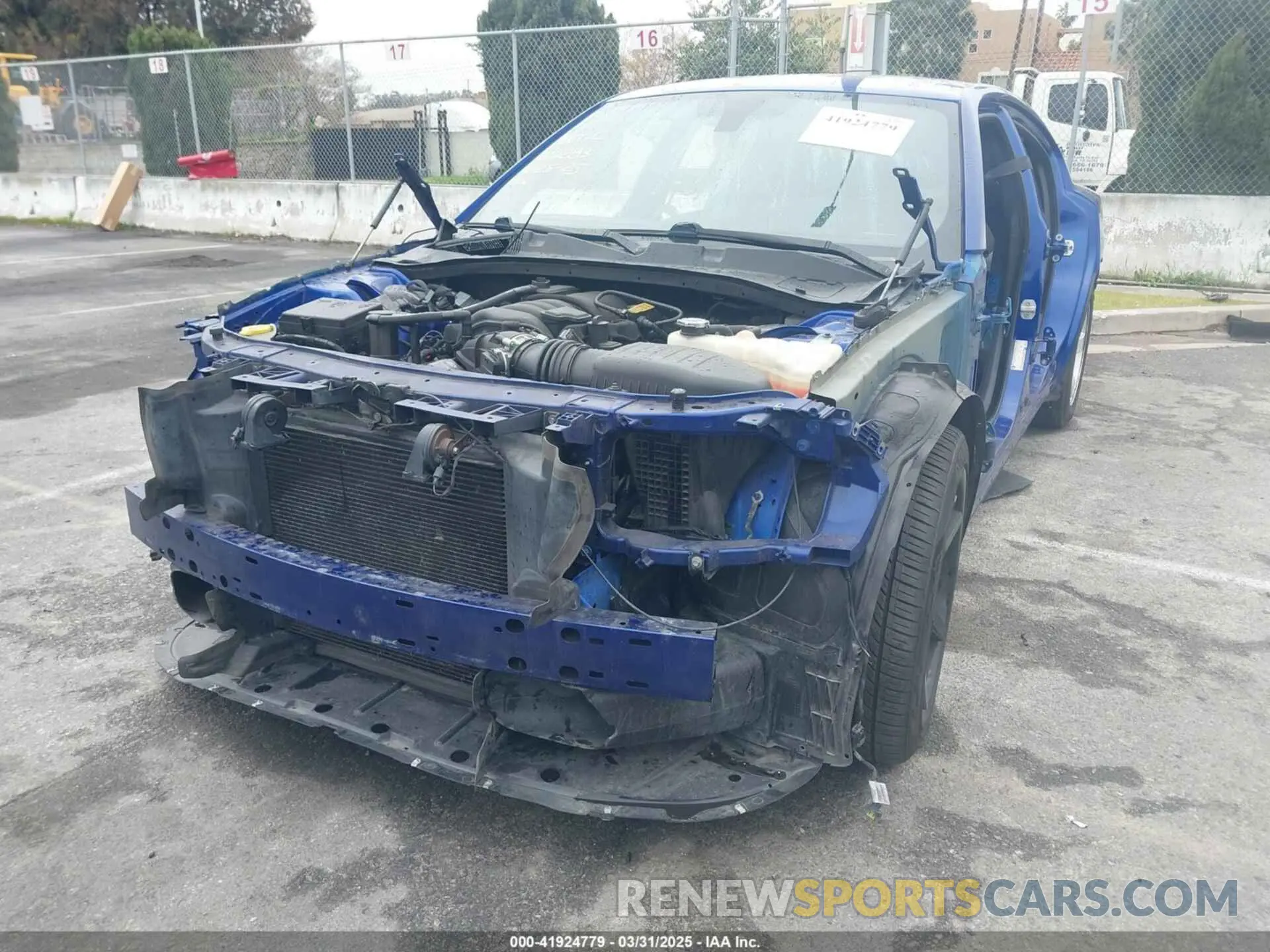 2 fotografías del automóvil dañado 2C3CDXGJ8KH615682 DODGE CHARGER 2019