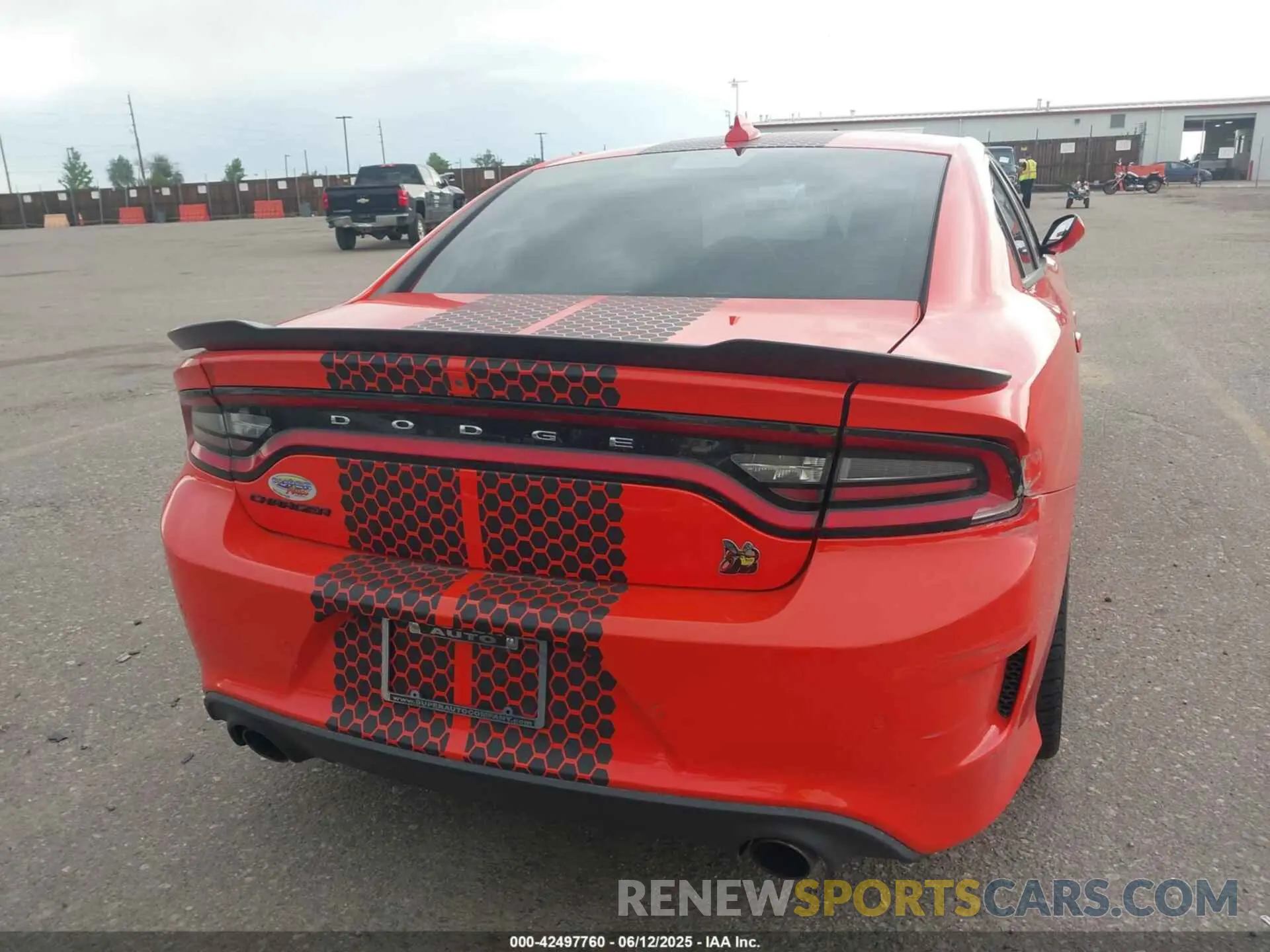 16 fotografías del automóvil dañado 2C3CDXGJ9KH644852 DODGE CHARGER 2019