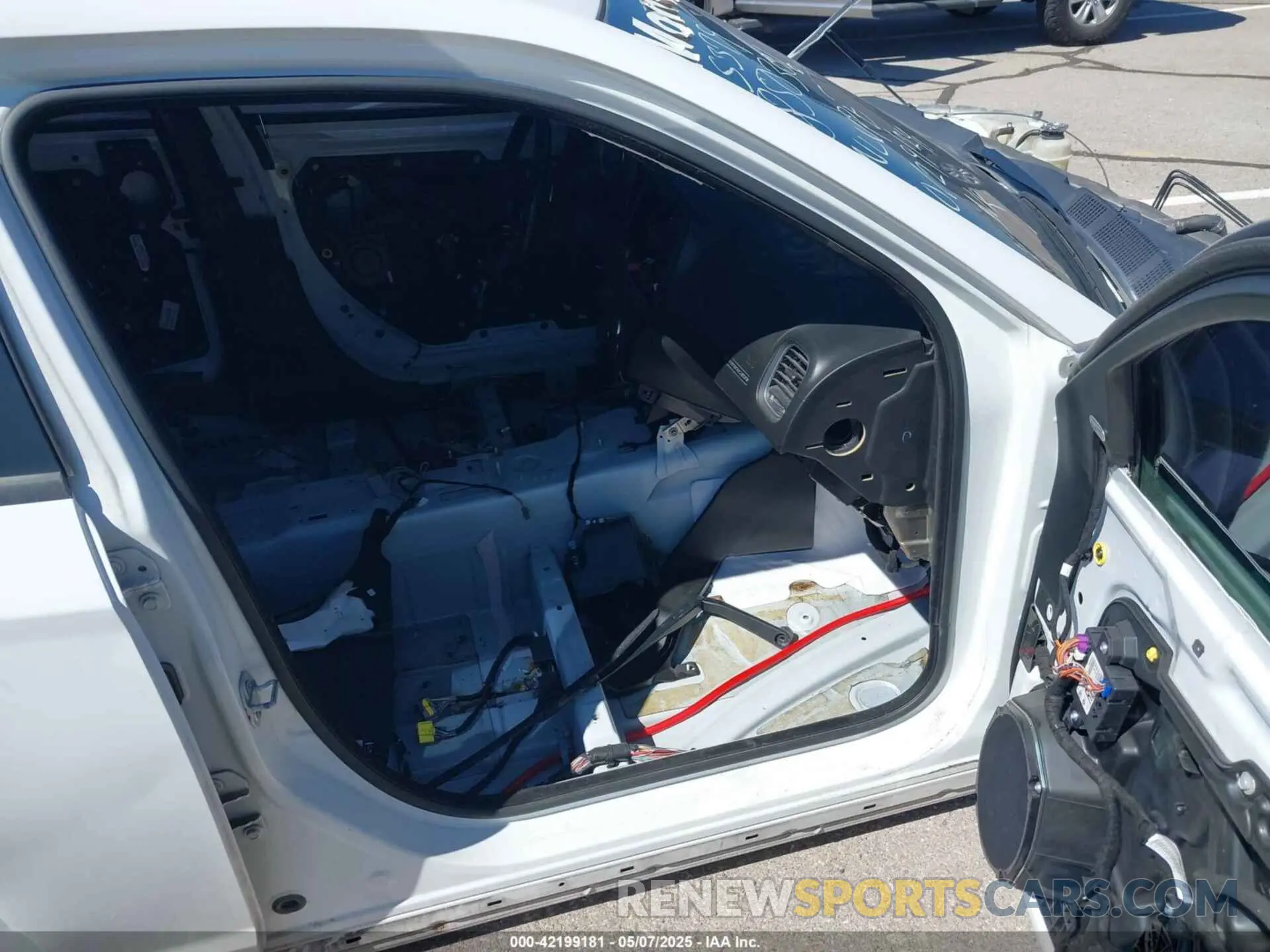 5 fotografías del automóvil dañado 2C3CDXGJ9KH742747 DODGE CHARGER 2019