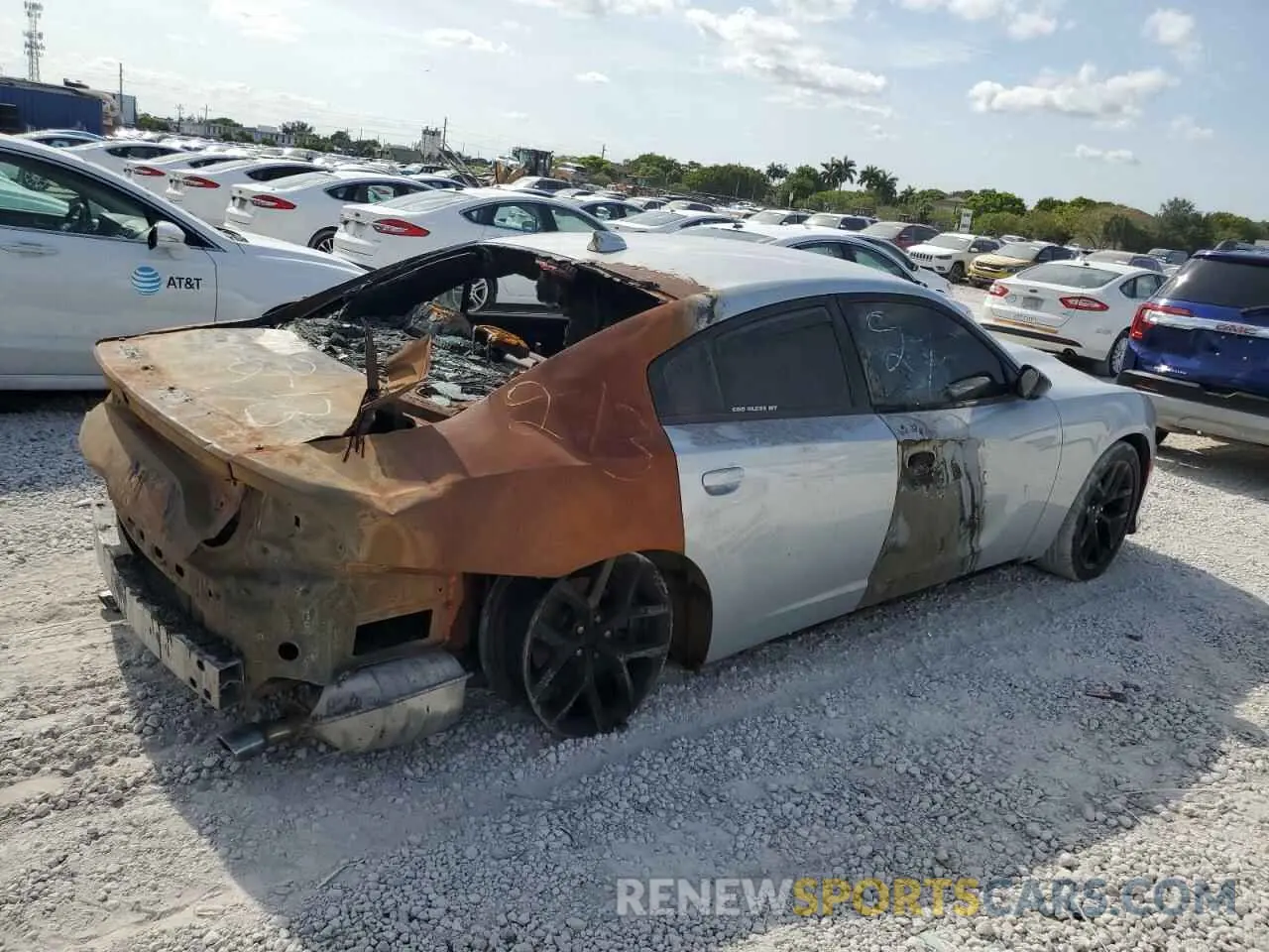 3 fotografías del automóvil dañado 2C3CDXHG1KH558714 DODGE CHARGER 2019