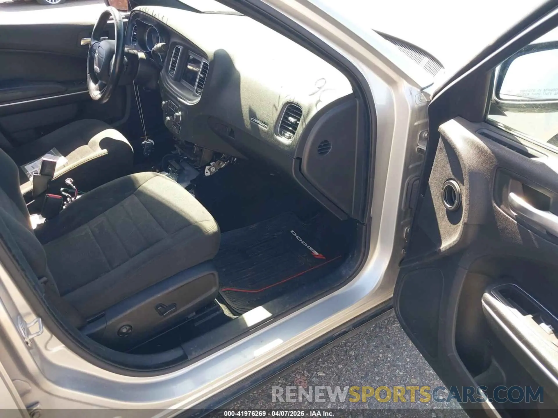 5 fotografías del automóvil dañado 2C3CDXKT0KH647910 DODGE CHARGER 2019